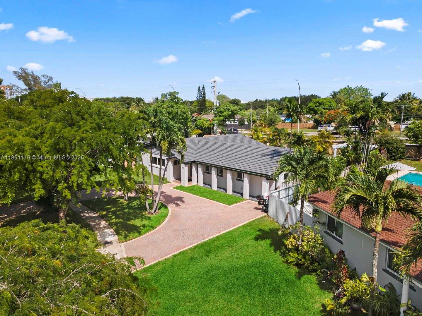 Small Image of 930 NORTH EAST 182ND TER, North Miami Beach Number 23
