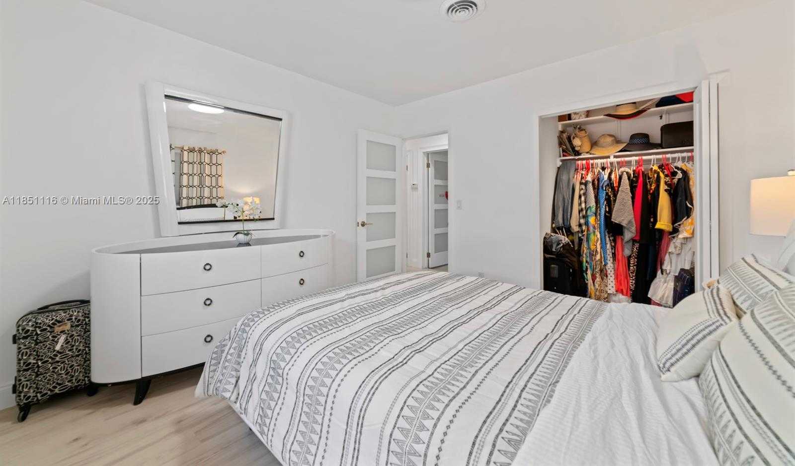 Small Image of 930 NORTH EAST 182ND TER, North Miami Beach Number 24