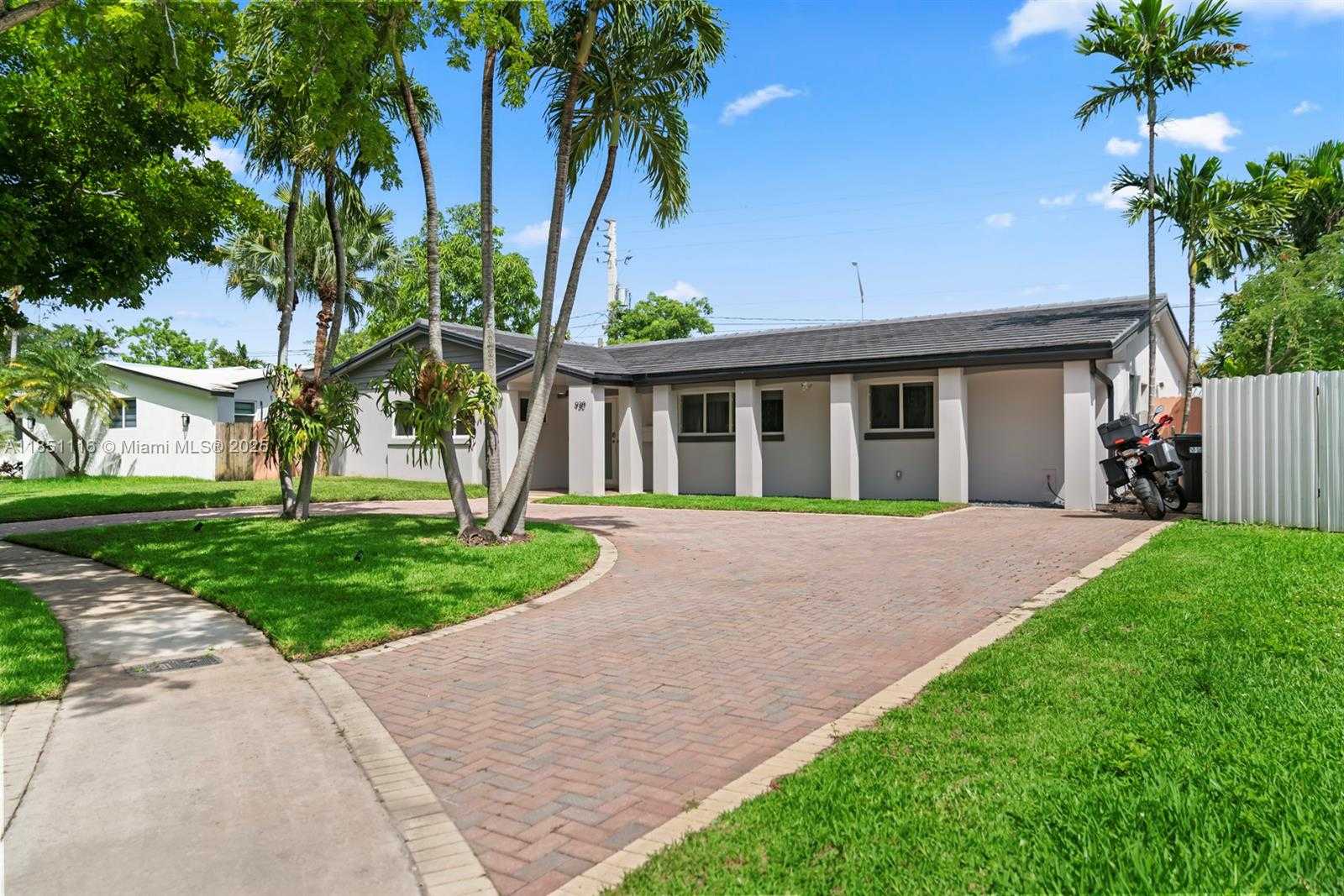 Small Image of 930 NORTH EAST 182ND TER, North Miami Beach Number 25