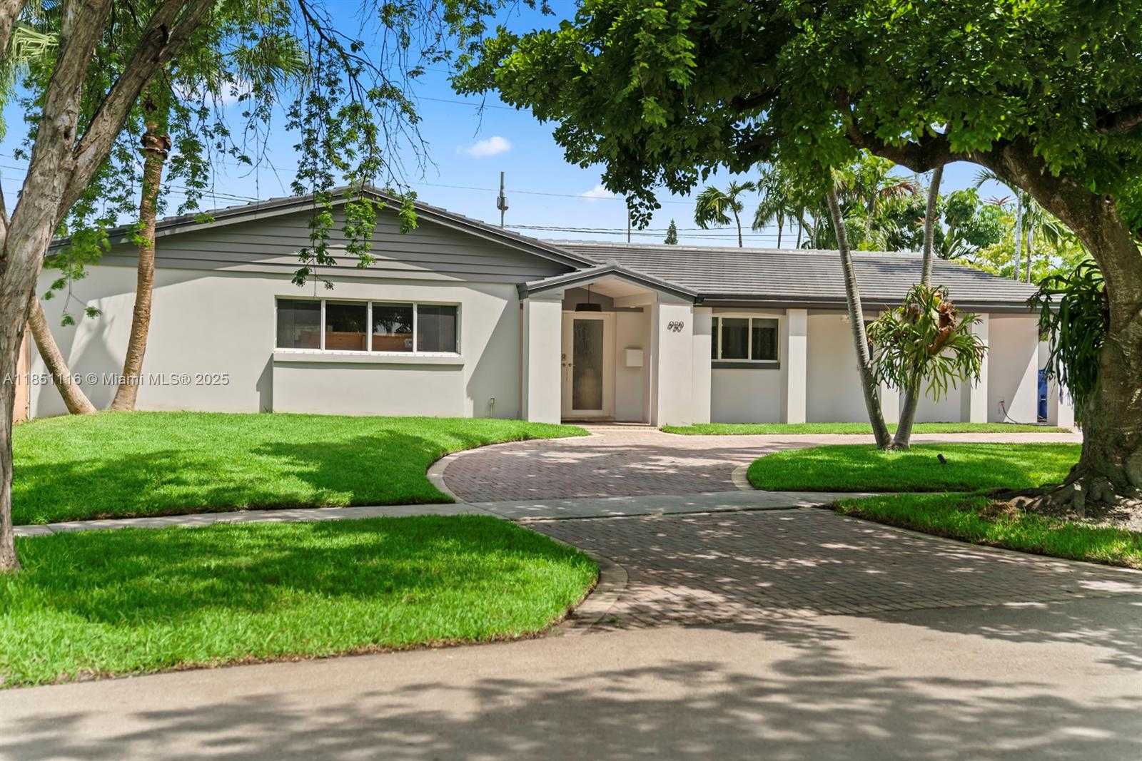 Small Image of 930 NORTH EAST 182ND TER, North Miami Beach Number 28