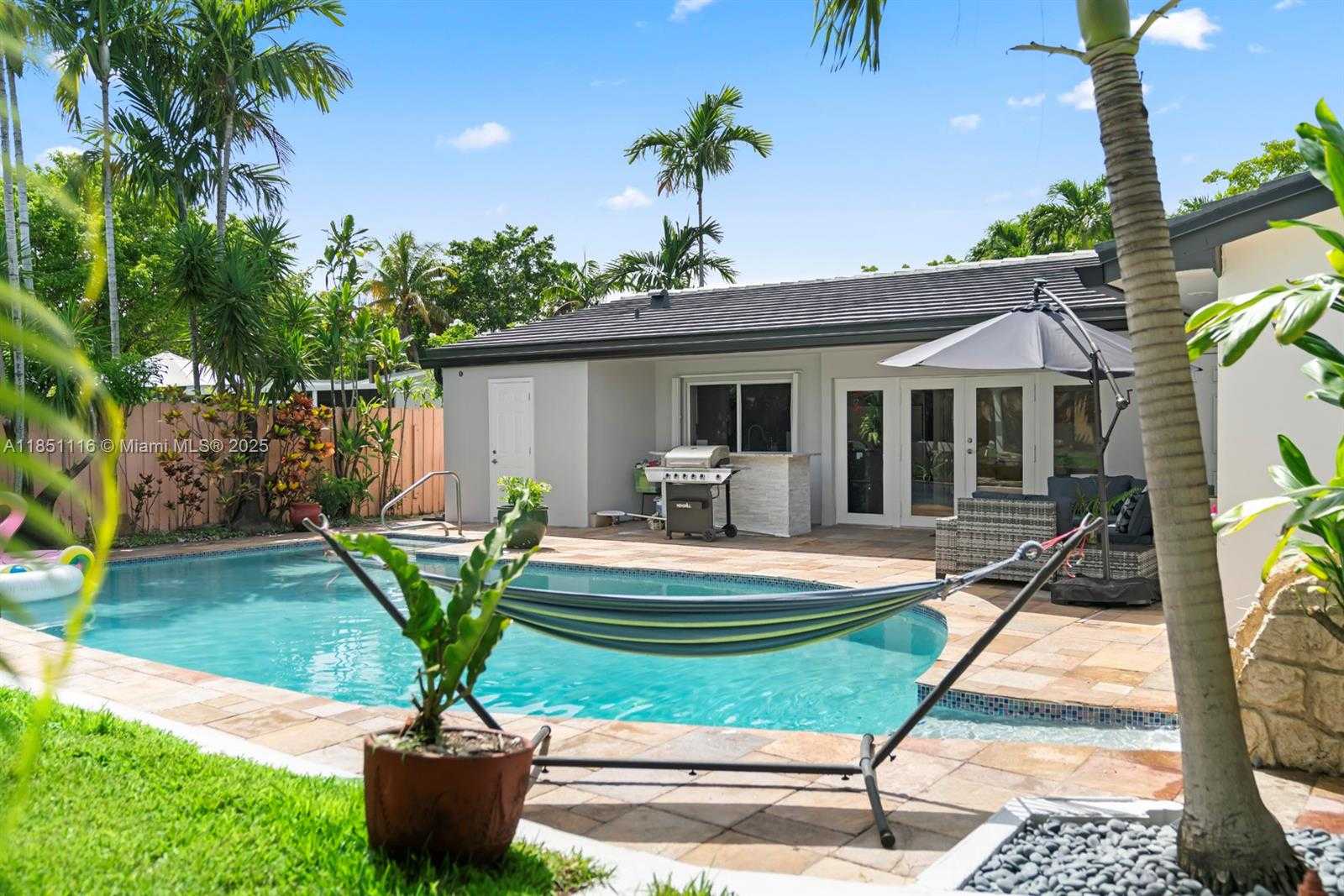 Small Image of 930 NORTH EAST 182ND TER, North Miami Beach Number 38