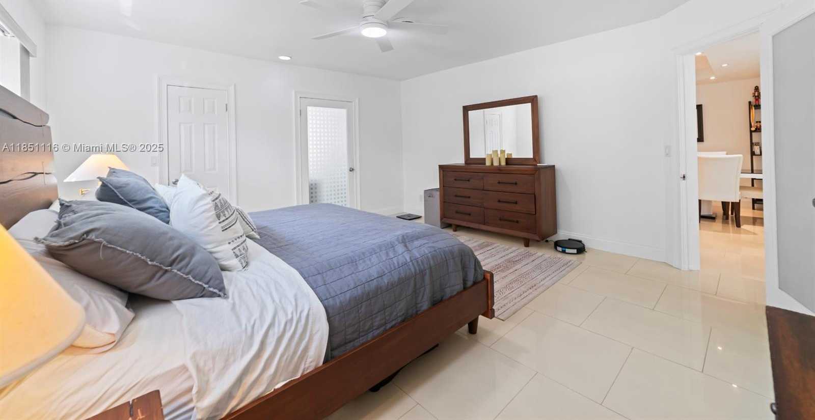 Small Image of 930 NORTH EAST 182ND TER, North Miami Beach Number 4
