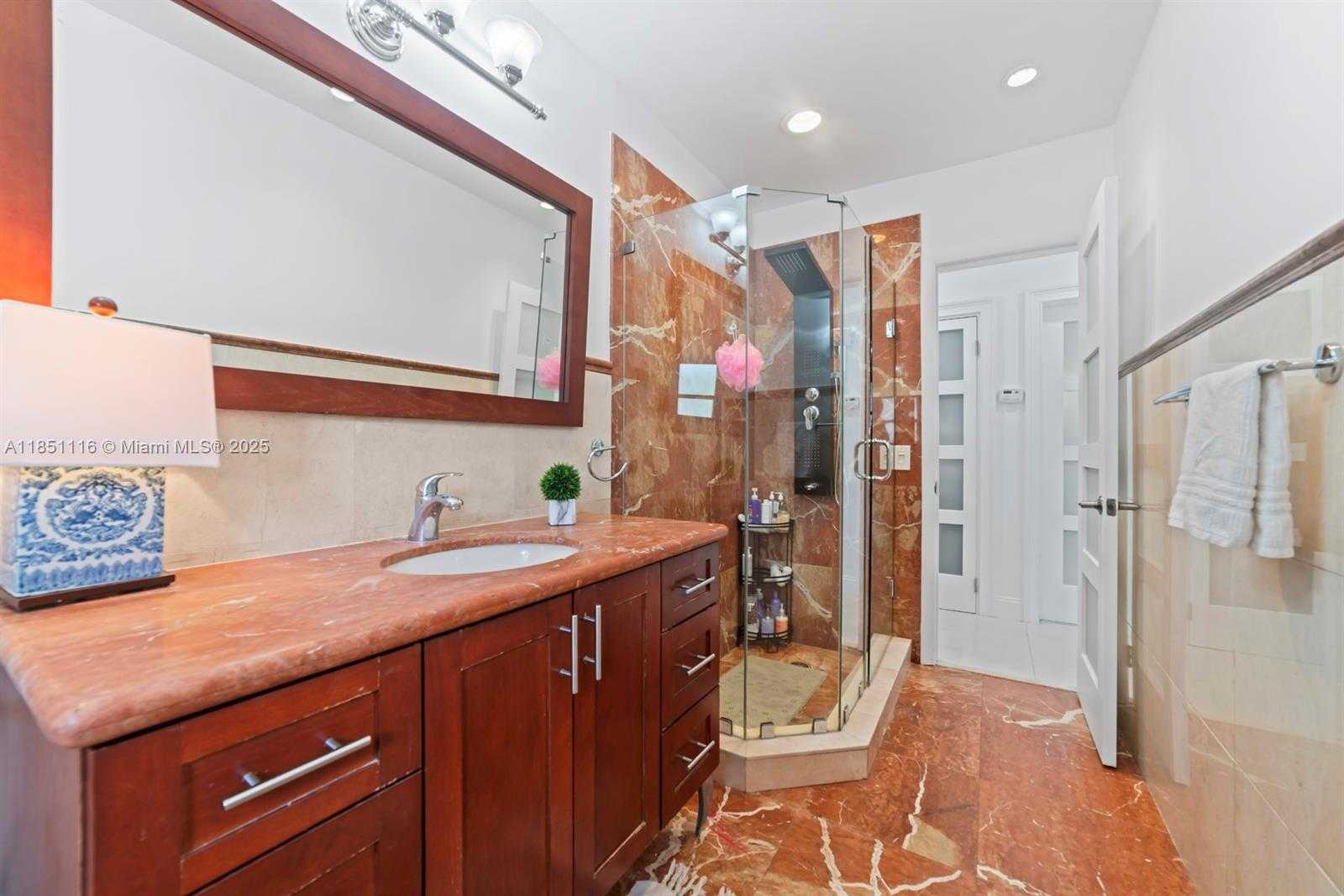 Small Image of 930 NORTH EAST 182ND TER, North Miami Beach Number 40