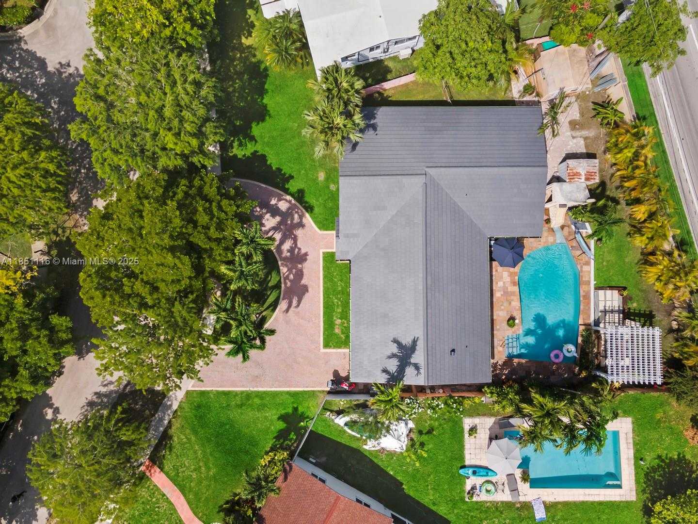 Small Image of 930 NORTH EAST 182ND TER, North Miami Beach Number 6