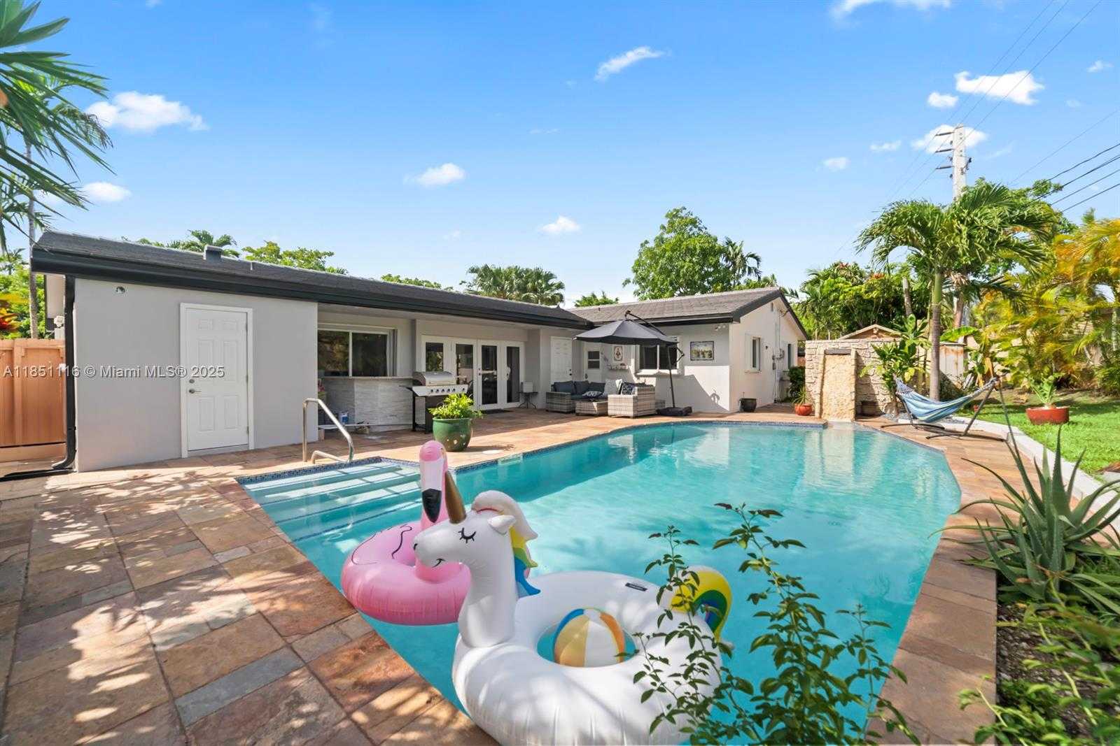 Small Image of 930 NORTH EAST 182ND TER, North Miami Beach Number 8