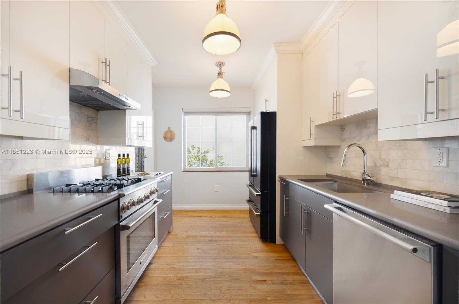 Small Image of 727 NORTH EAST 76TH ST, Miami Number 12