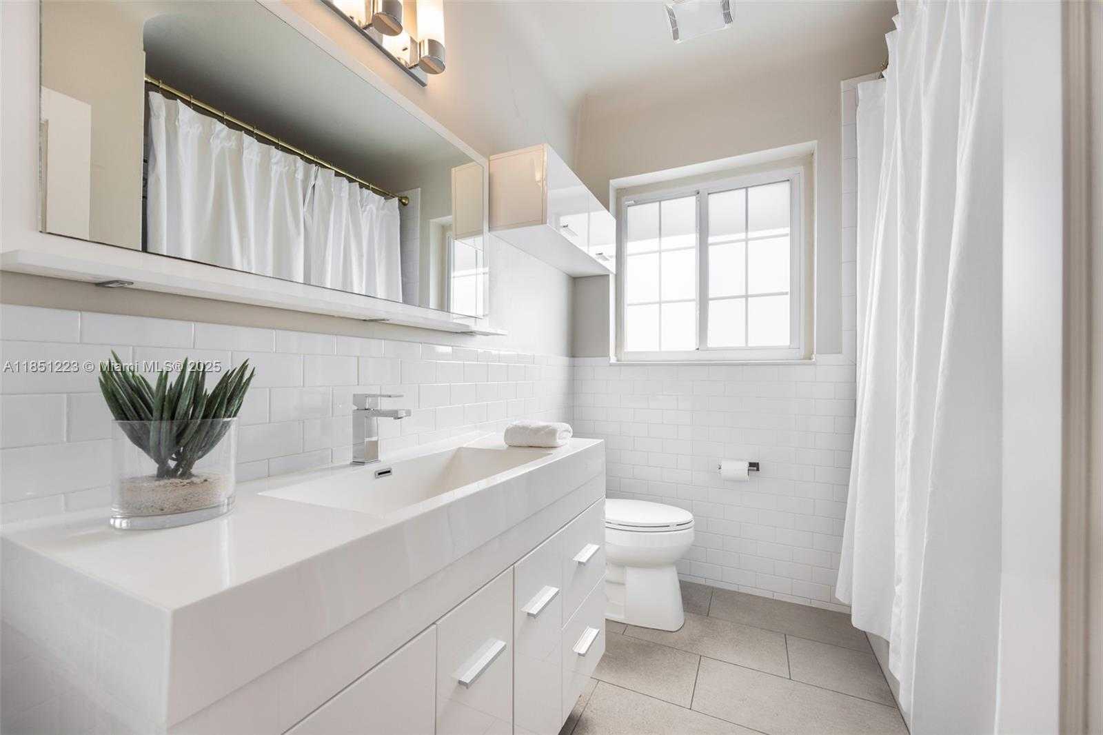 Small Image of 727 NORTH EAST 76TH ST, Miami Number 16