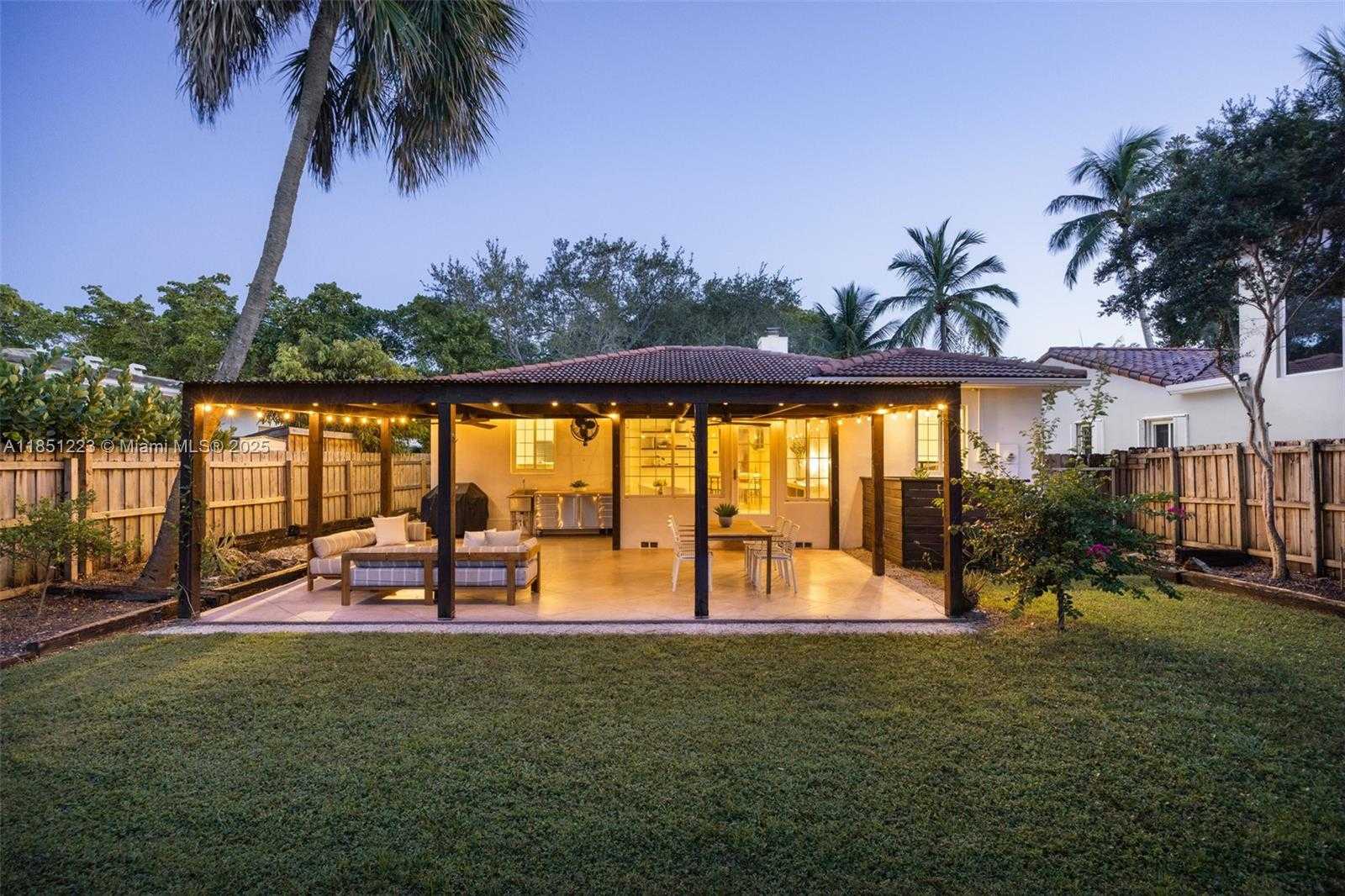 Small Image of 727 NORTH EAST 76TH ST, Miami Number 2