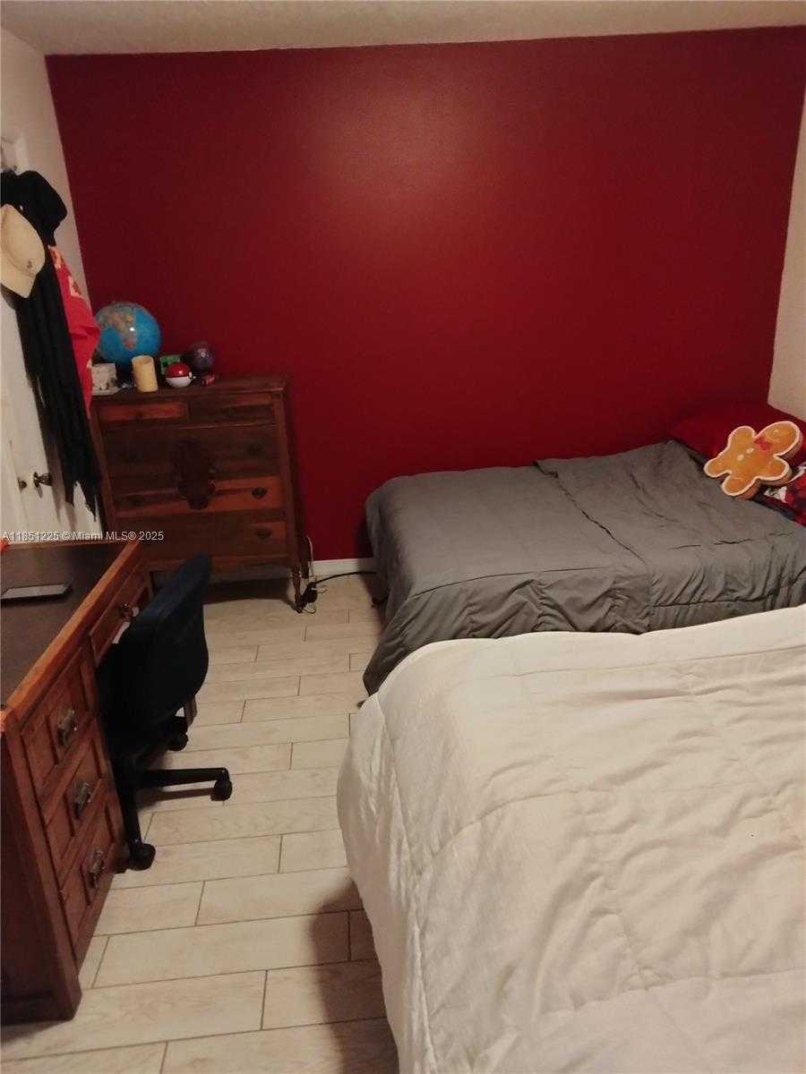 Small Image of 14902 SOUTH WEST 65TH TER, Miami Number 12