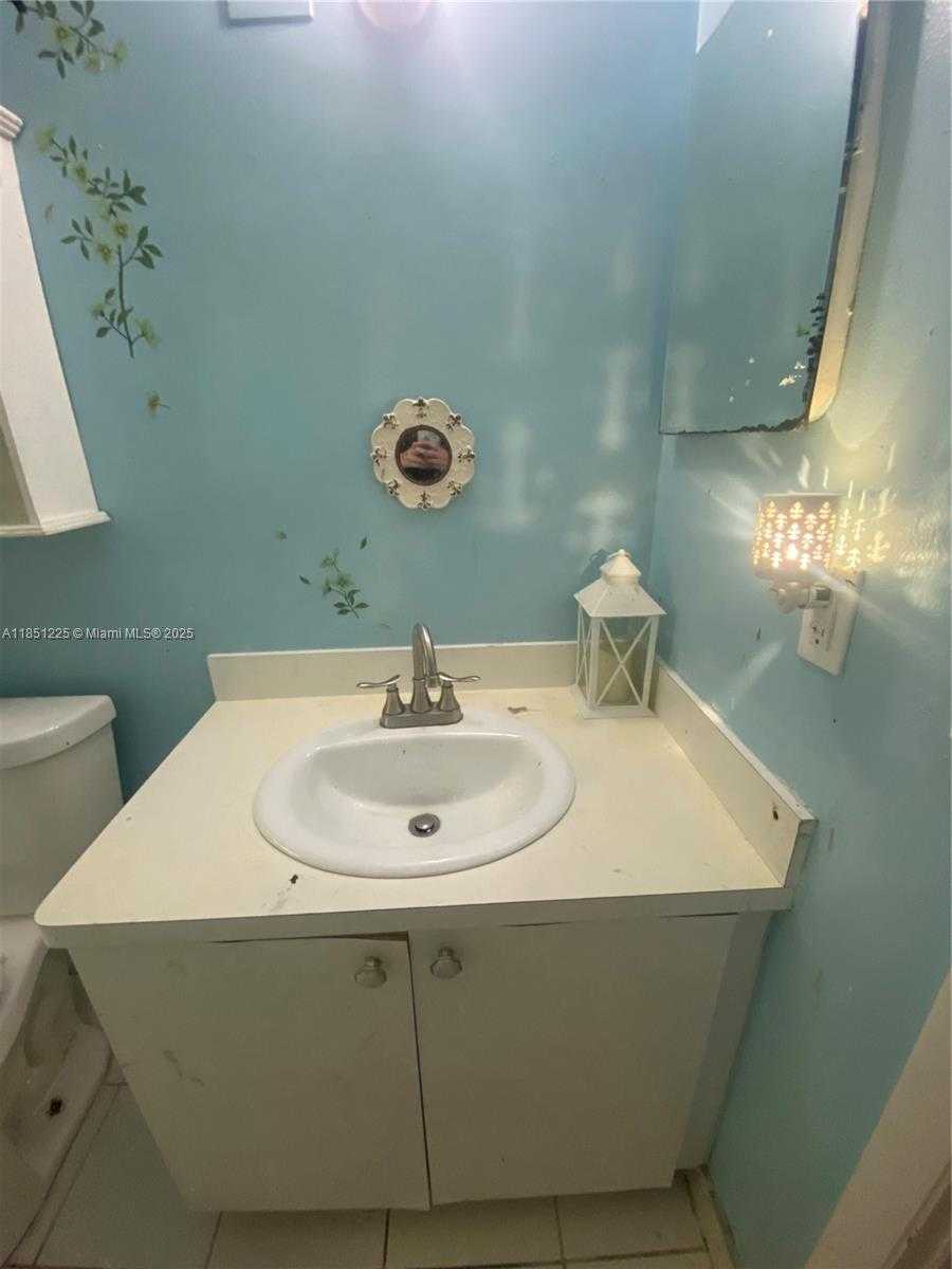 Small Image of 14902 SOUTH WEST 65TH TER, Miami Number 13