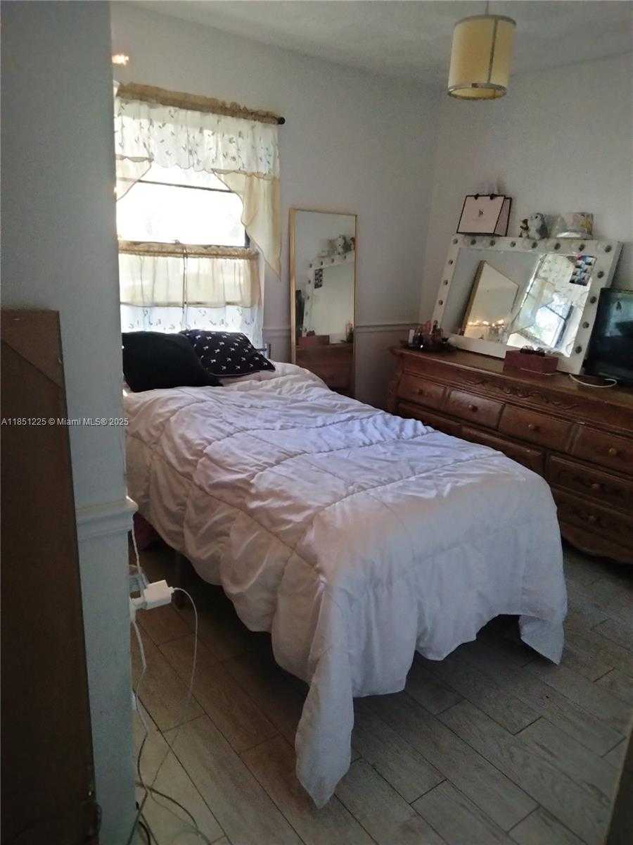 Small Image of 14902 SOUTH WEST 65TH TER, Miami Number 22