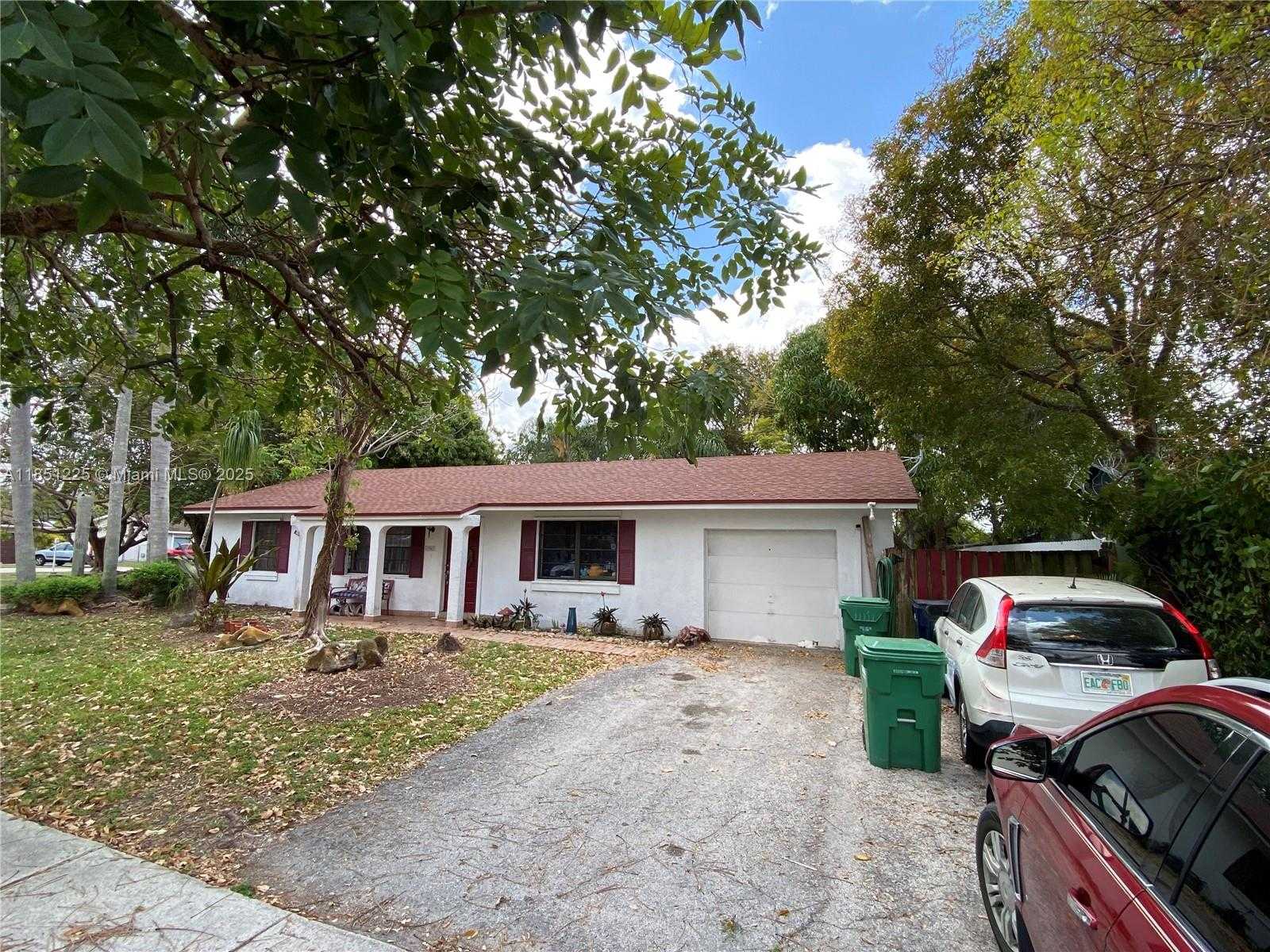 Small Image of 14902 SOUTH WEST 65TH TER, Miami Number 4