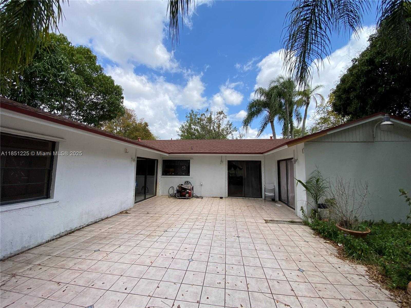 Small Image of 14902 SOUTH WEST 65TH TER, Miami Number 8