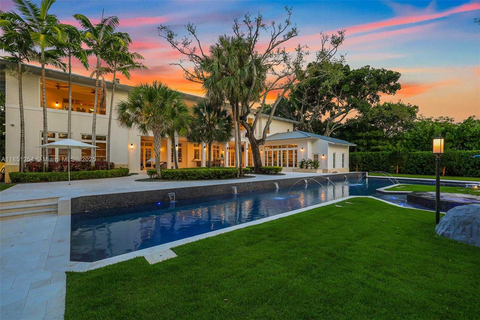 Small Image of 13580 SOUTH WEST 67TH AVE, Pinecrest Number 2