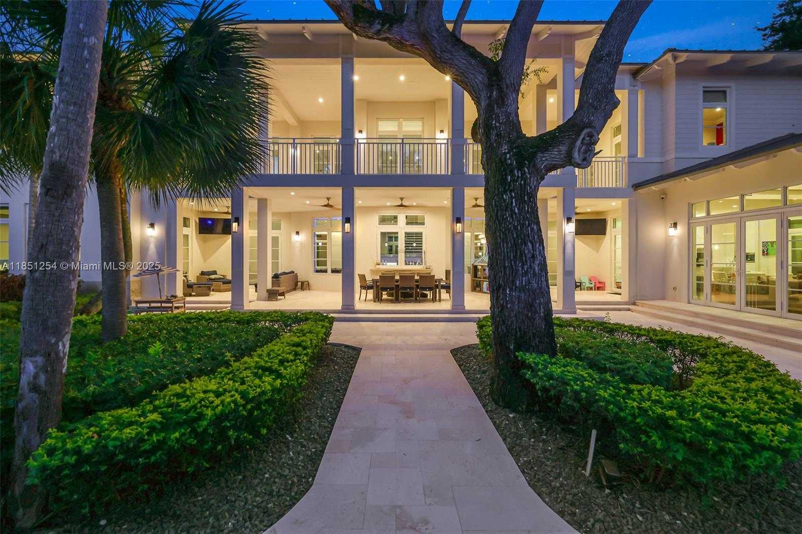 Small Image of 13580 SOUTH WEST 67TH AVE, Pinecrest Number 8