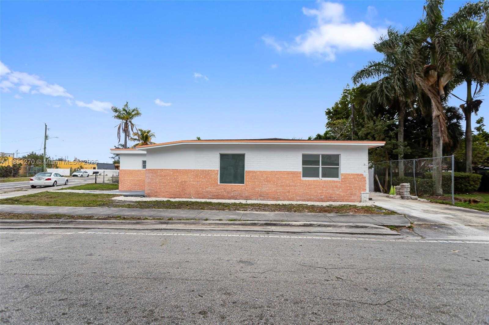 Small Image of 988 NORTH WEST 10TH ST, Hallandale Beach Number 2