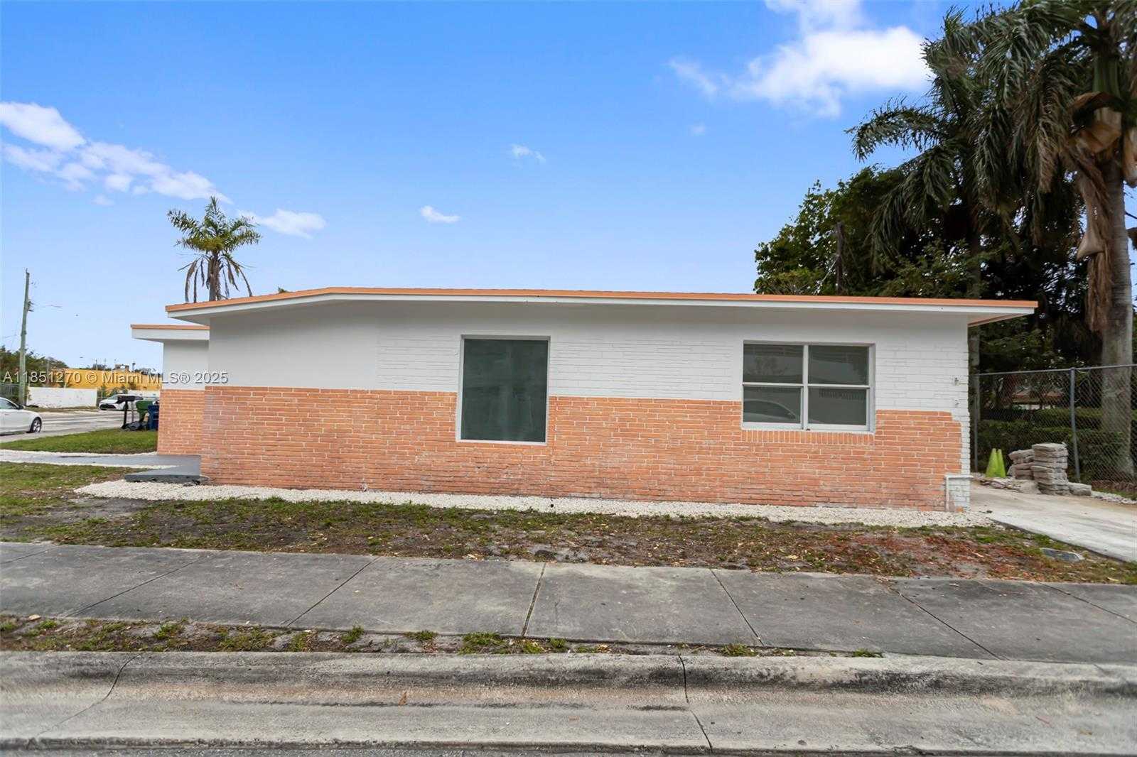 Small Image of 988 NORTH WEST 10TH ST, Hallandale Beach Number 3