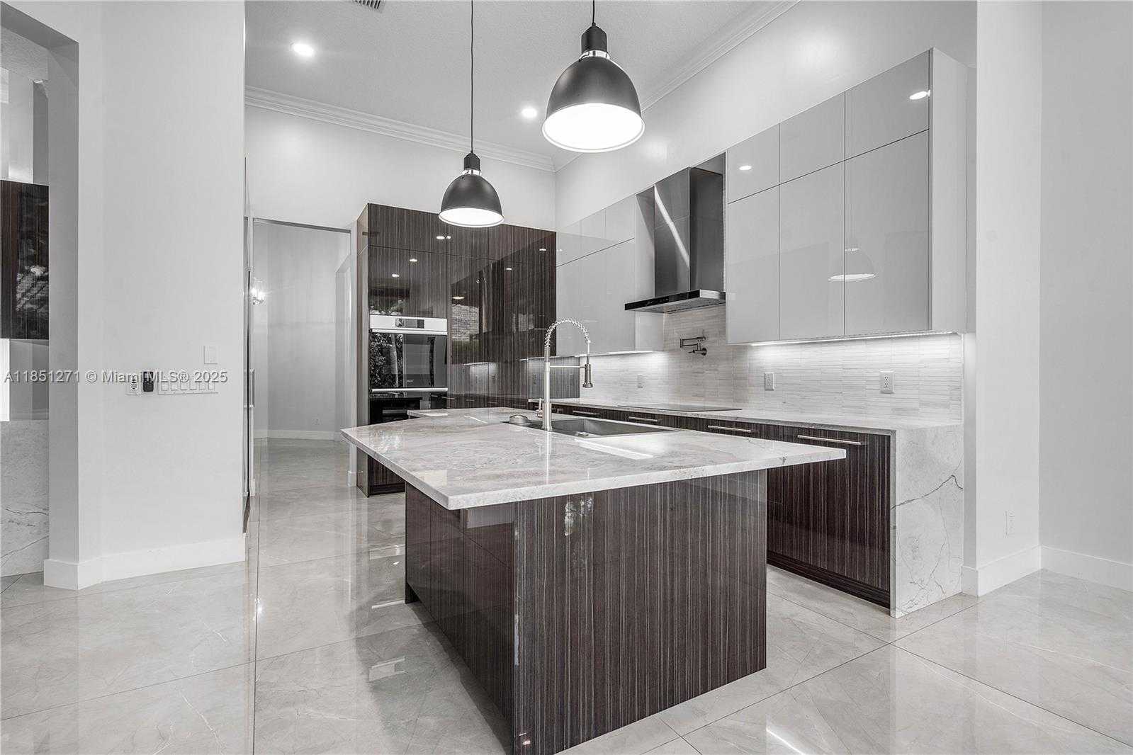 Small Image of 11098 CANARY ISLAND CT, Plantation Number 12