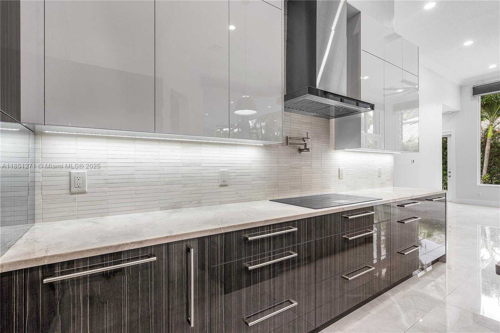 Small Image of 11098 CANARY ISLAND CT, Plantation Number 14