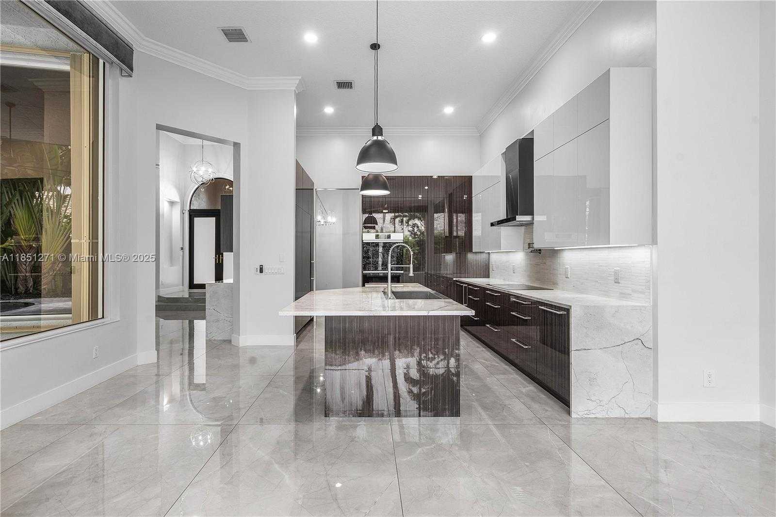 Small Image of 11098 CANARY ISLAND CT, Plantation Number 15