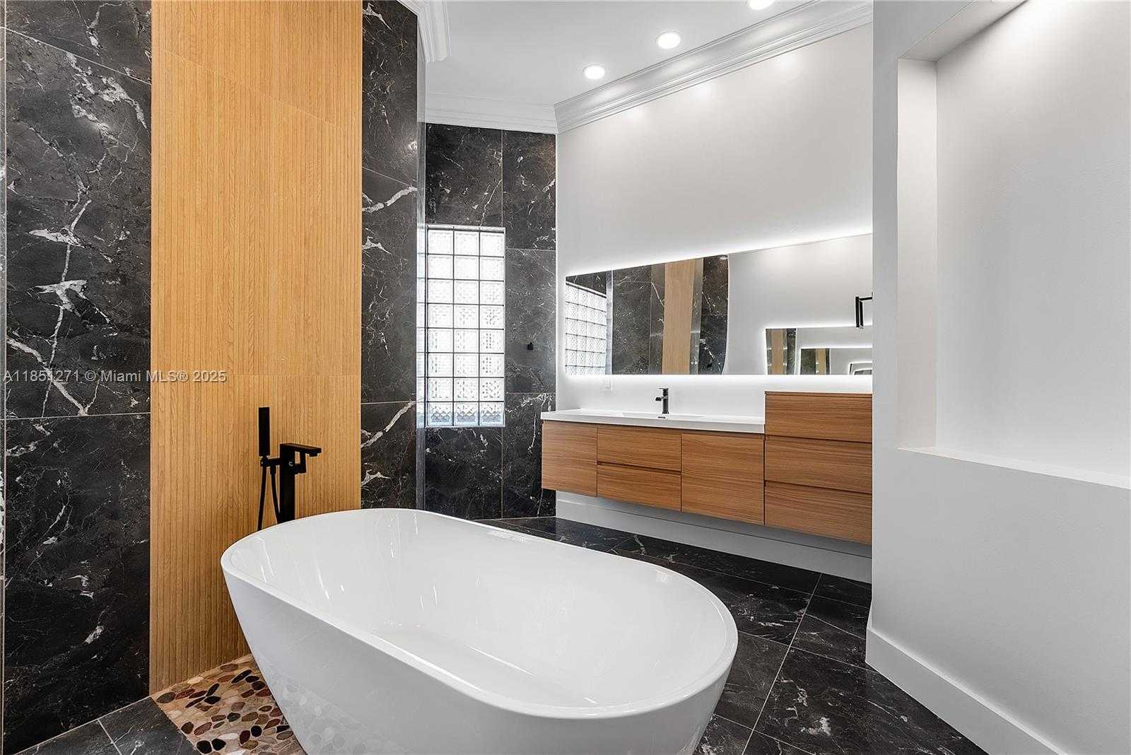 Small Image of 11098 CANARY ISLAND CT, Plantation Number 23