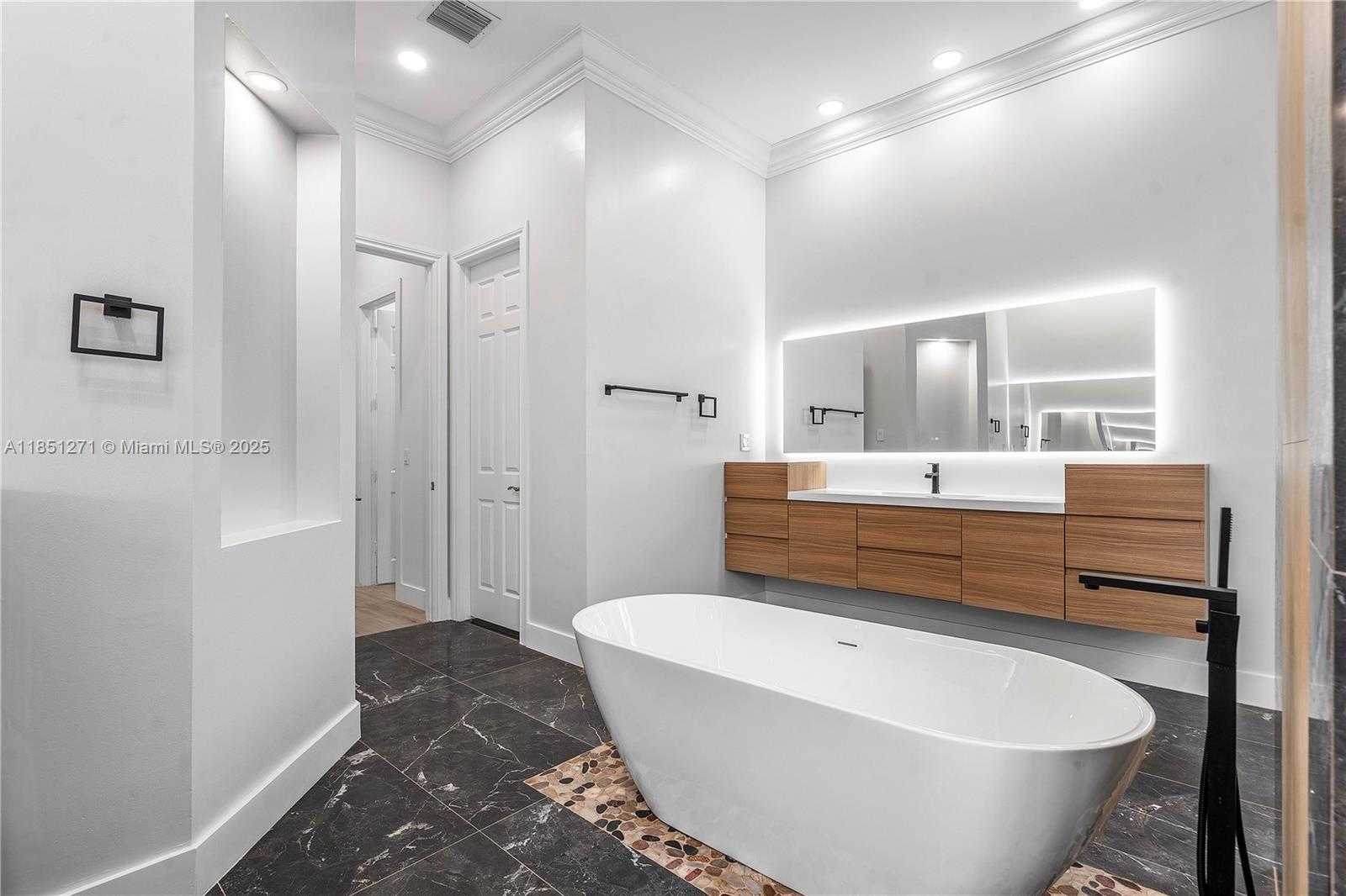 Small Image of 11098 CANARY ISLAND CT, Plantation Number 24