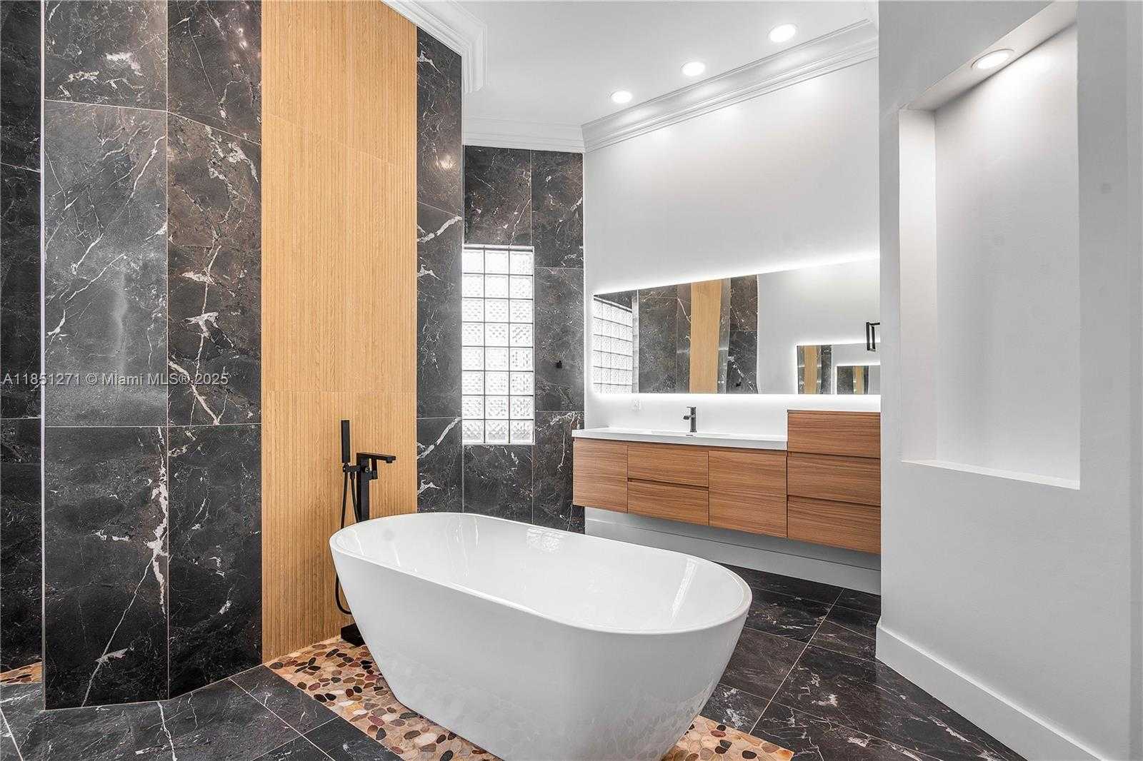 Small Image of 11098 CANARY ISLAND CT, Plantation Number 25