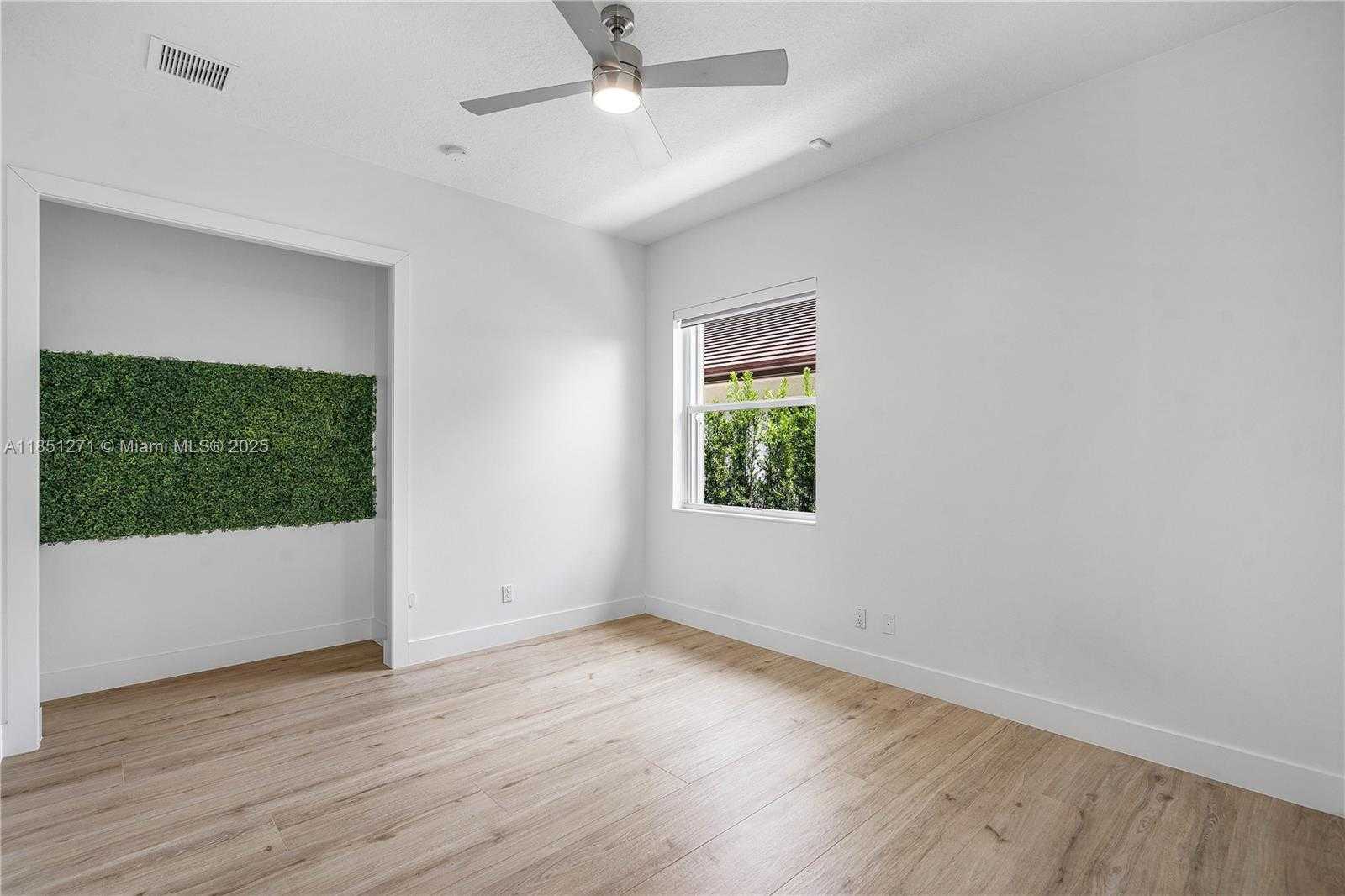 Small Image of 11098 CANARY ISLAND CT, Plantation Number 32