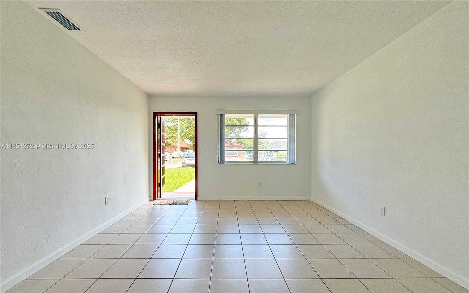 Small Image of 460 GRAND CANAL DR, Miami Number 10