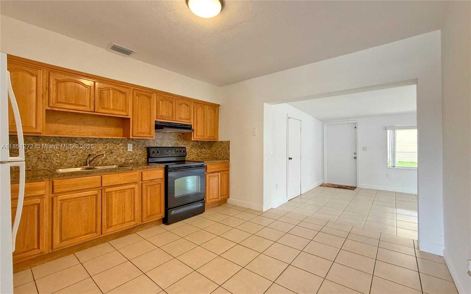 Small Image of 460 GRAND CANAL DR, Miami Number 11