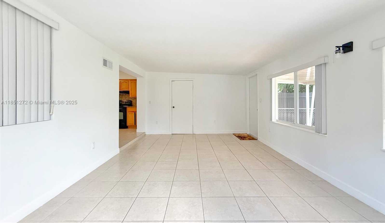 Small Image of 460 GRAND CANAL DR, Miami Number 13