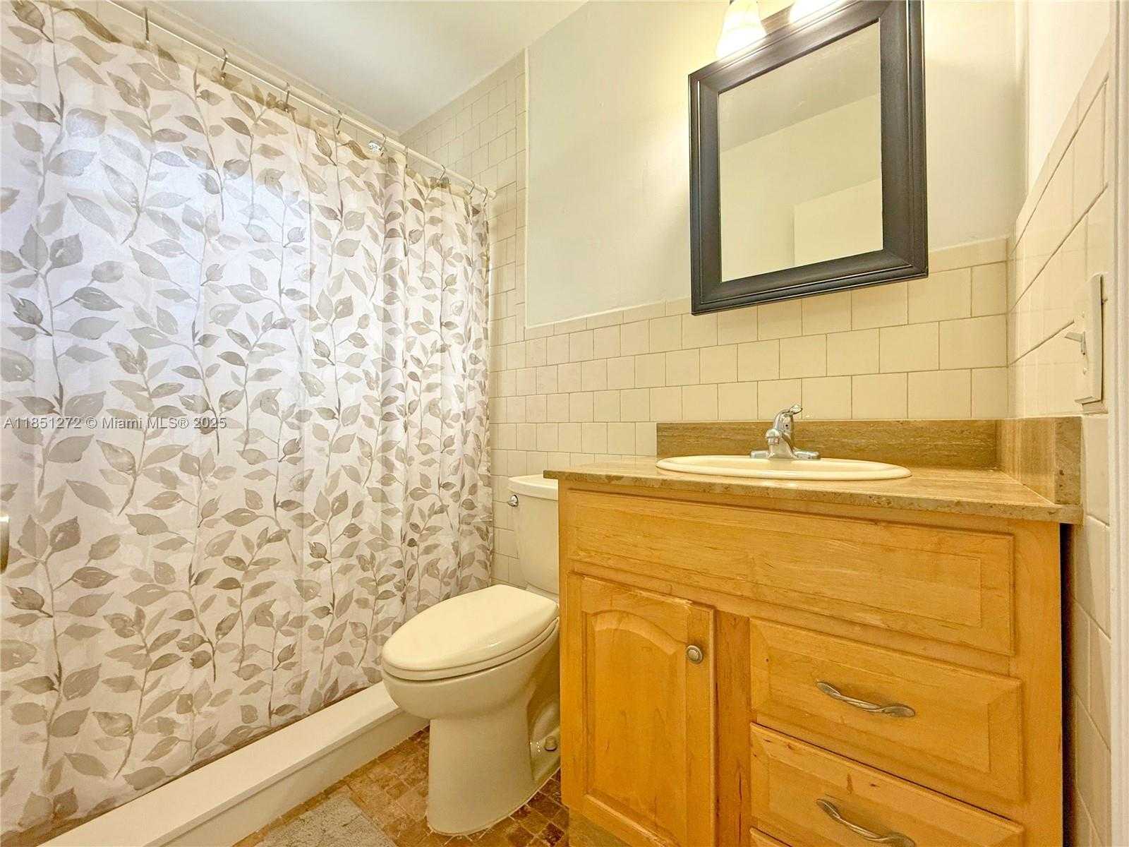 Small Image of 460 GRAND CANAL DR, Miami Number 14