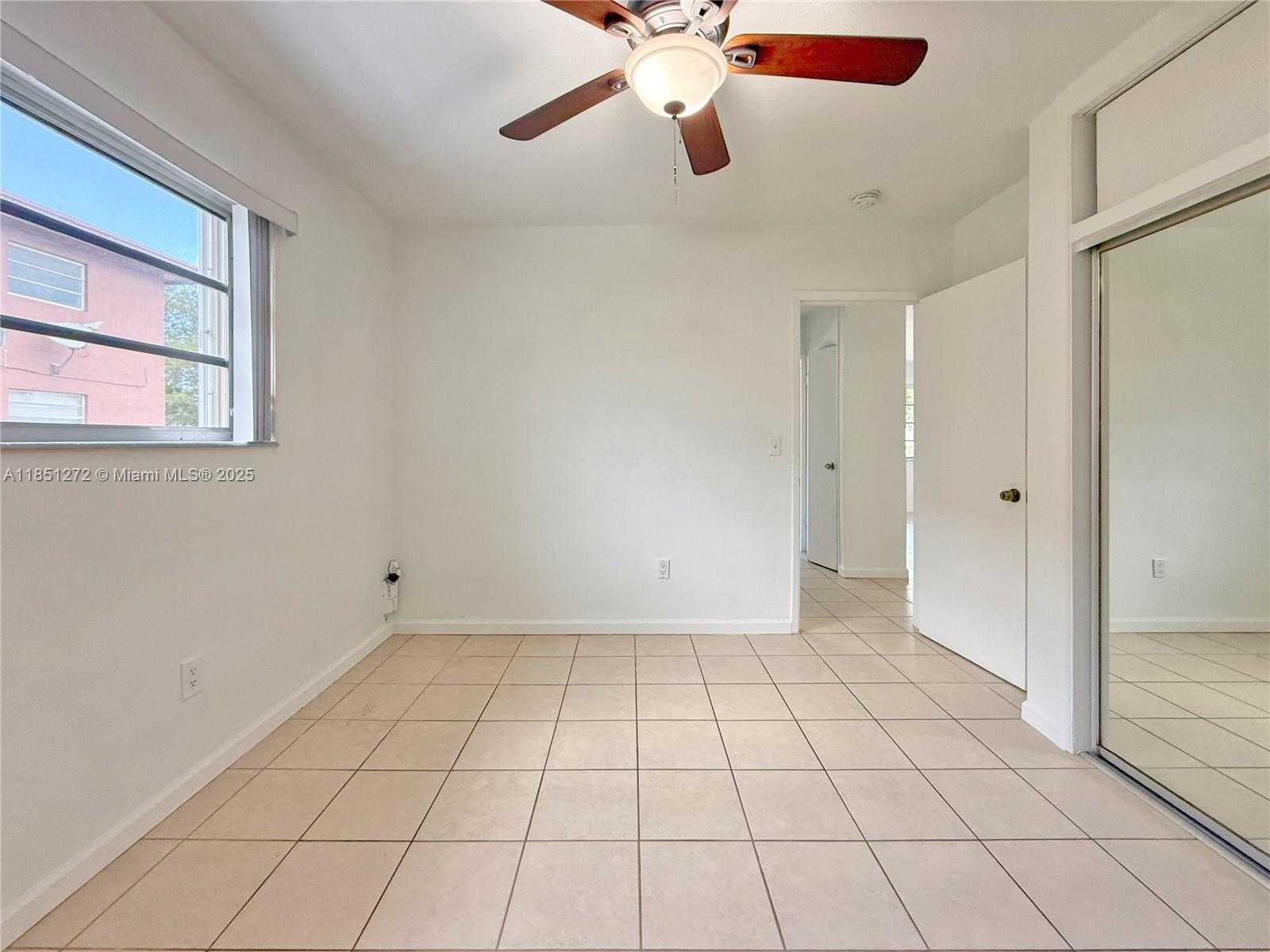 Small Image of 460 GRAND CANAL DR, Miami Number 16