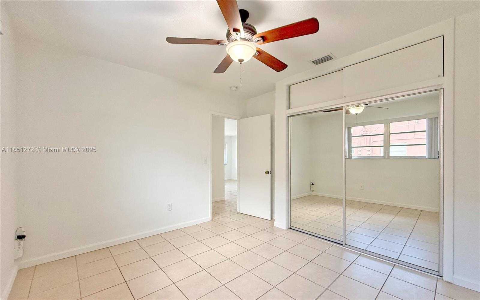 Small Image of 460 GRAND CANAL DR, Miami Number 17