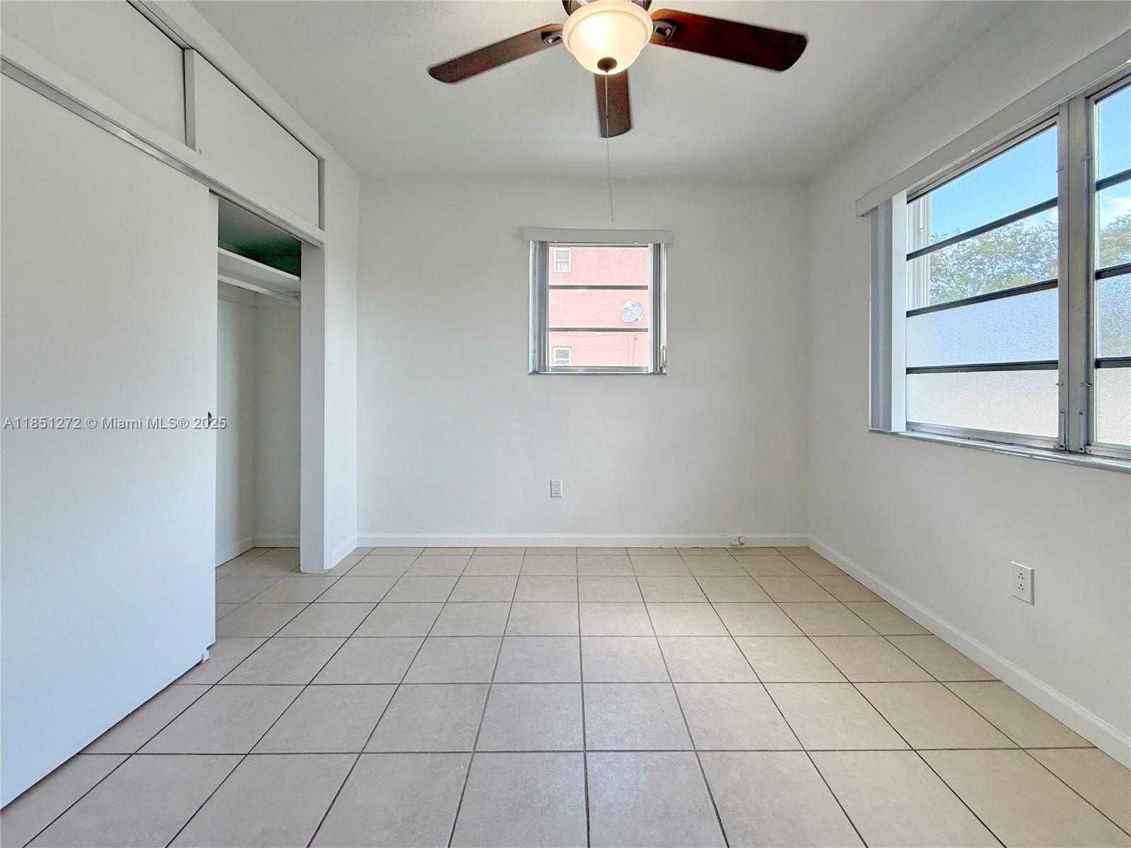 Small Image of 460 GRAND CANAL DR, Miami Number 19
