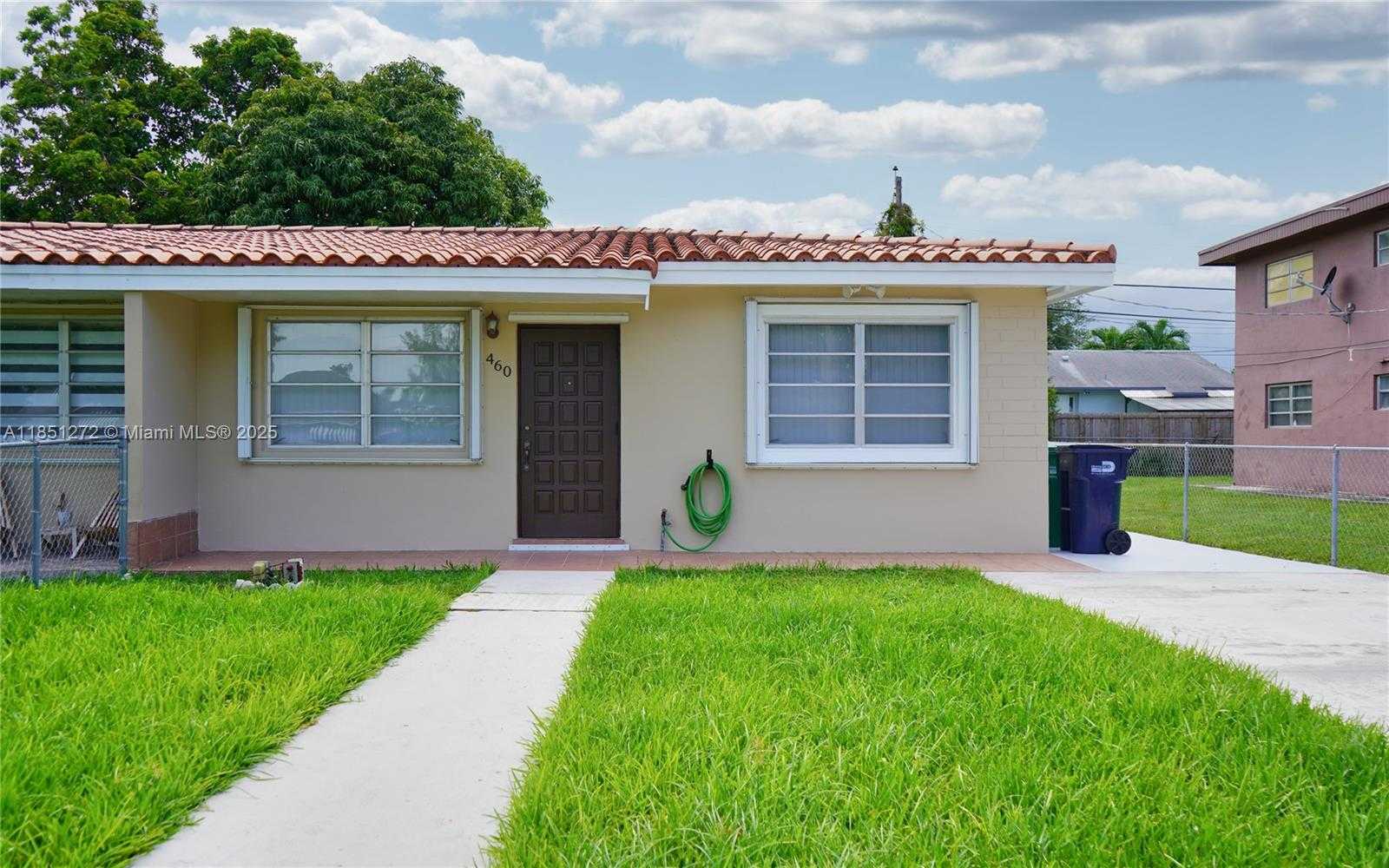 Small Image of 460 GRAND CANAL DR, Miami Number 2