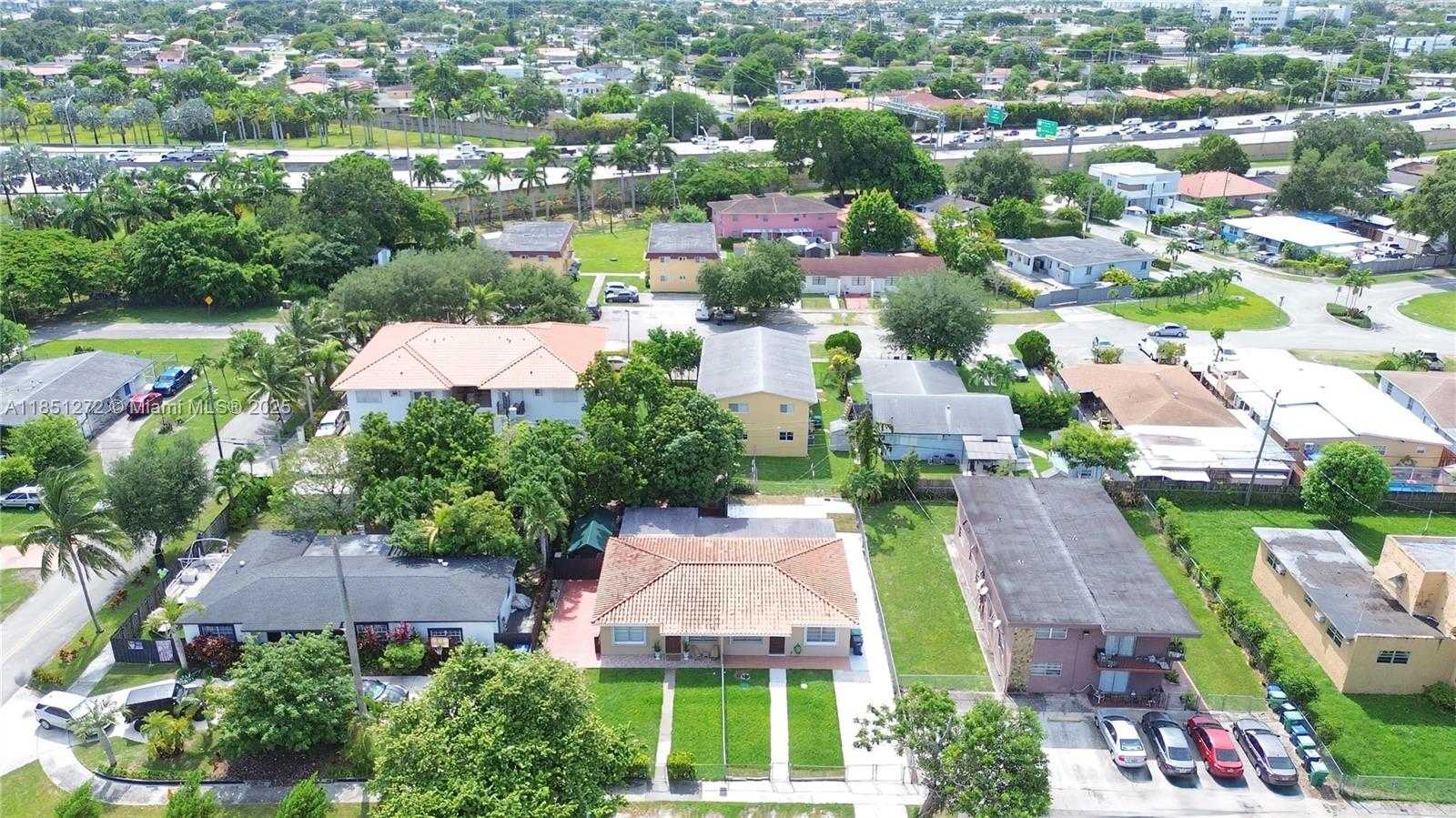 Small Image of 460 GRAND CANAL DR, Miami Number 20