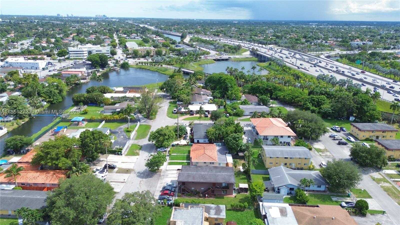 Small Image of 460 GRAND CANAL DR, Miami Number 21