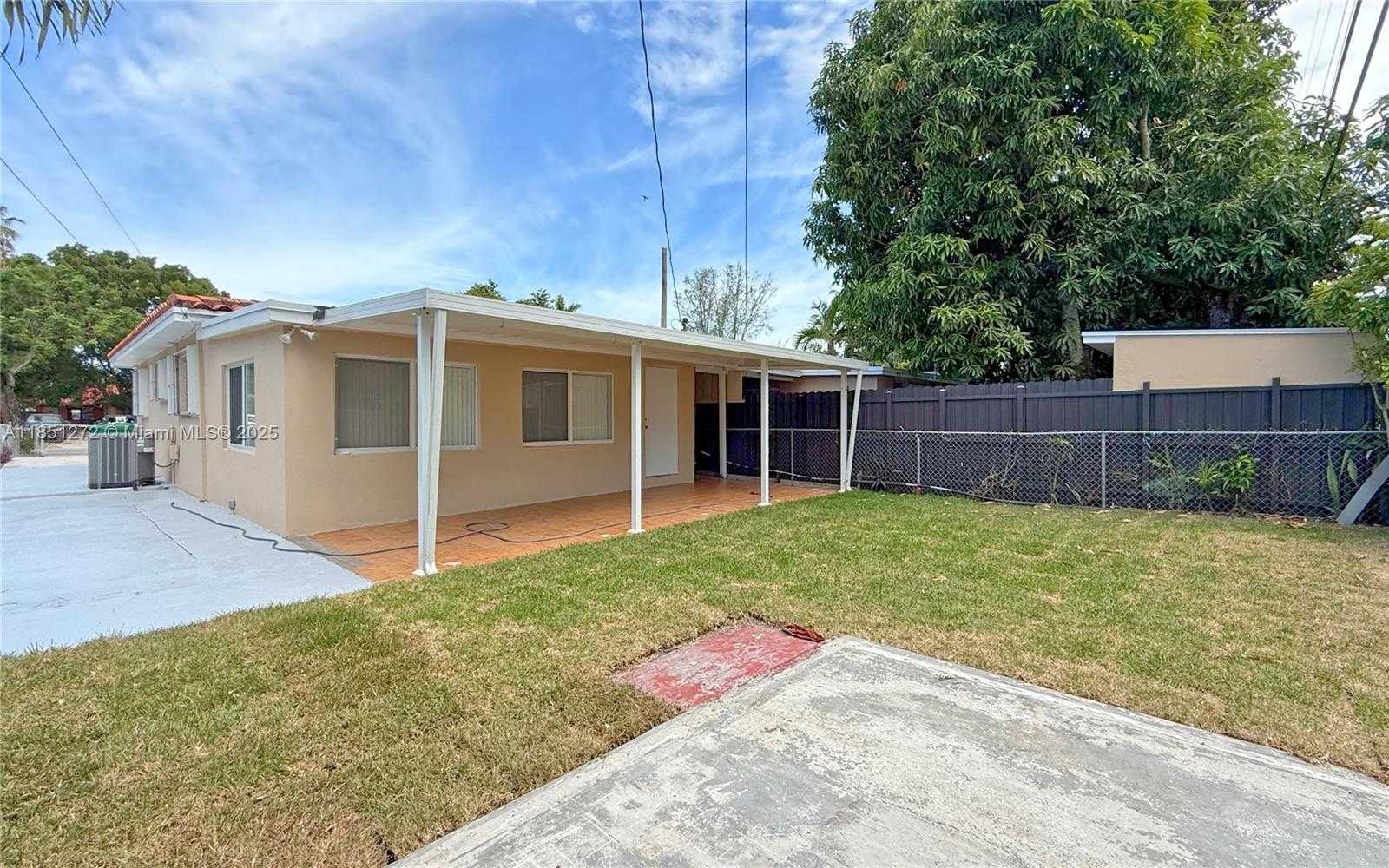 Small Image of 460 GRAND CANAL DR, Miami Number 3