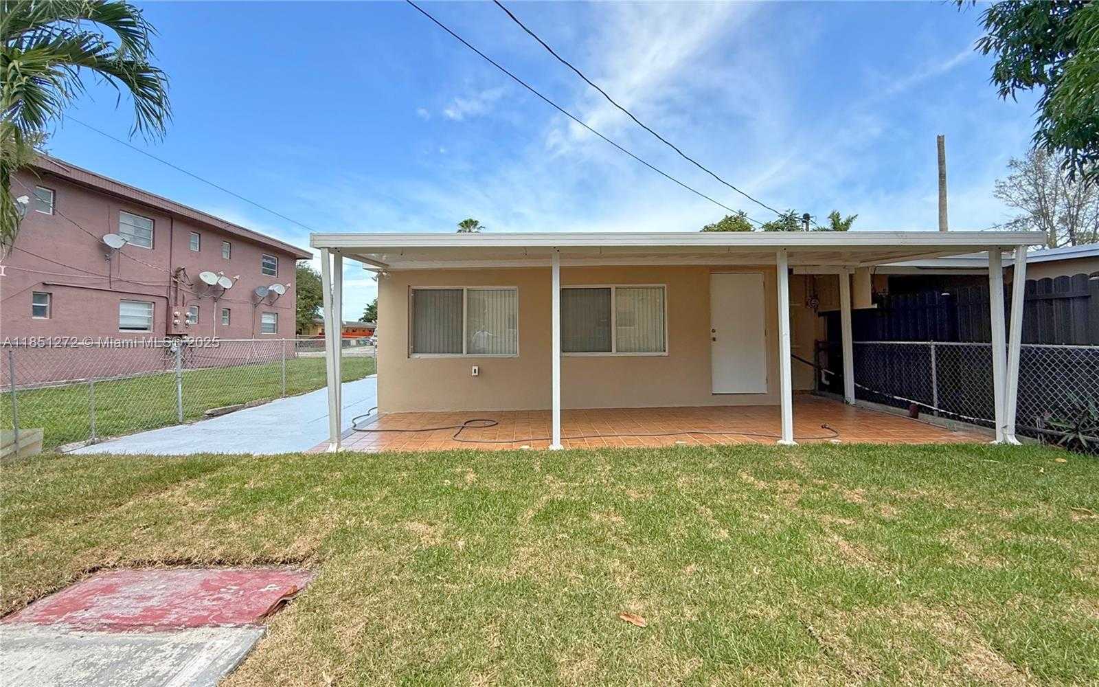 Small Image of 460 GRAND CANAL DR, Miami Number 4