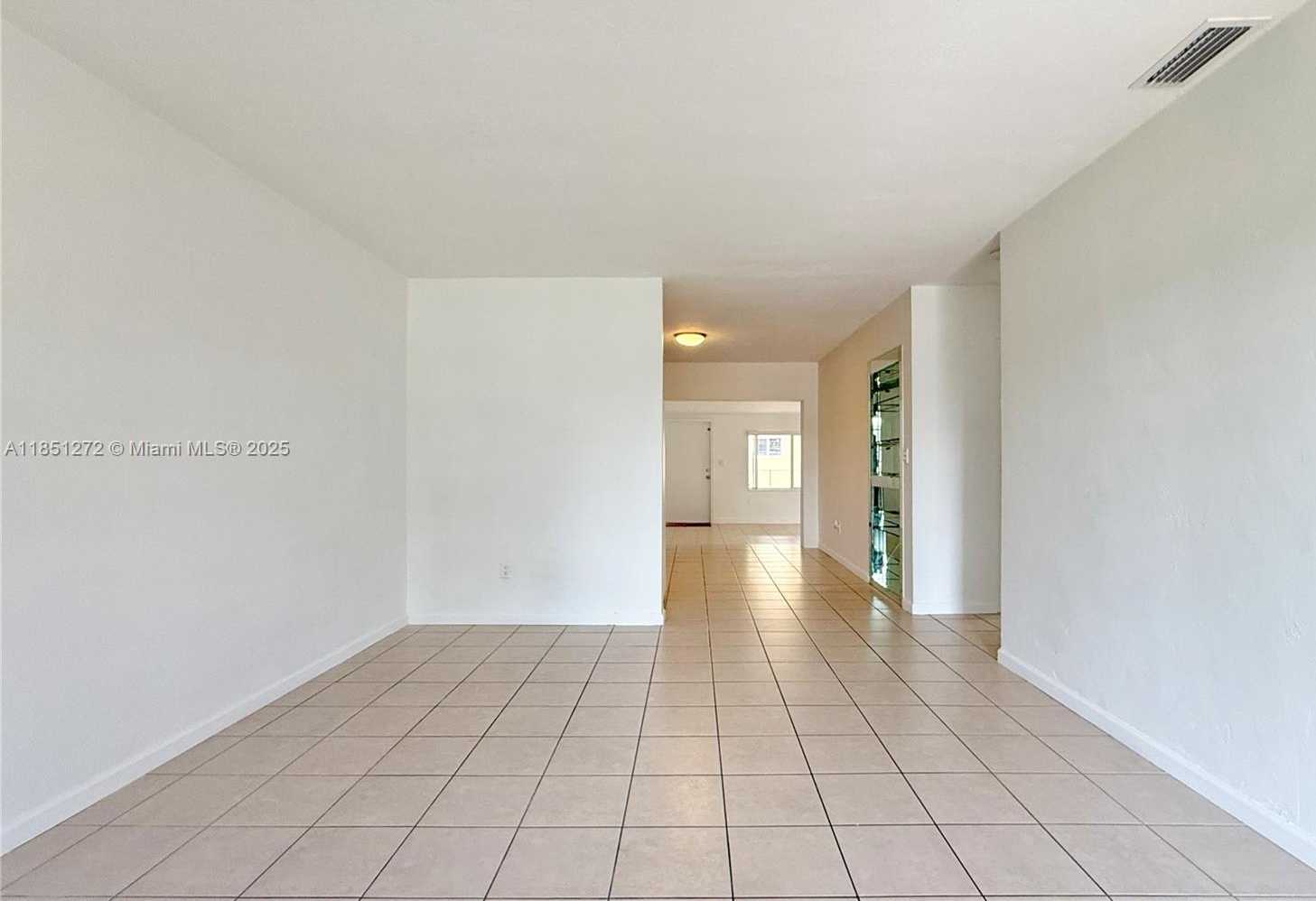 Small Image of 460 GRAND CANAL DR, Miami Number 8