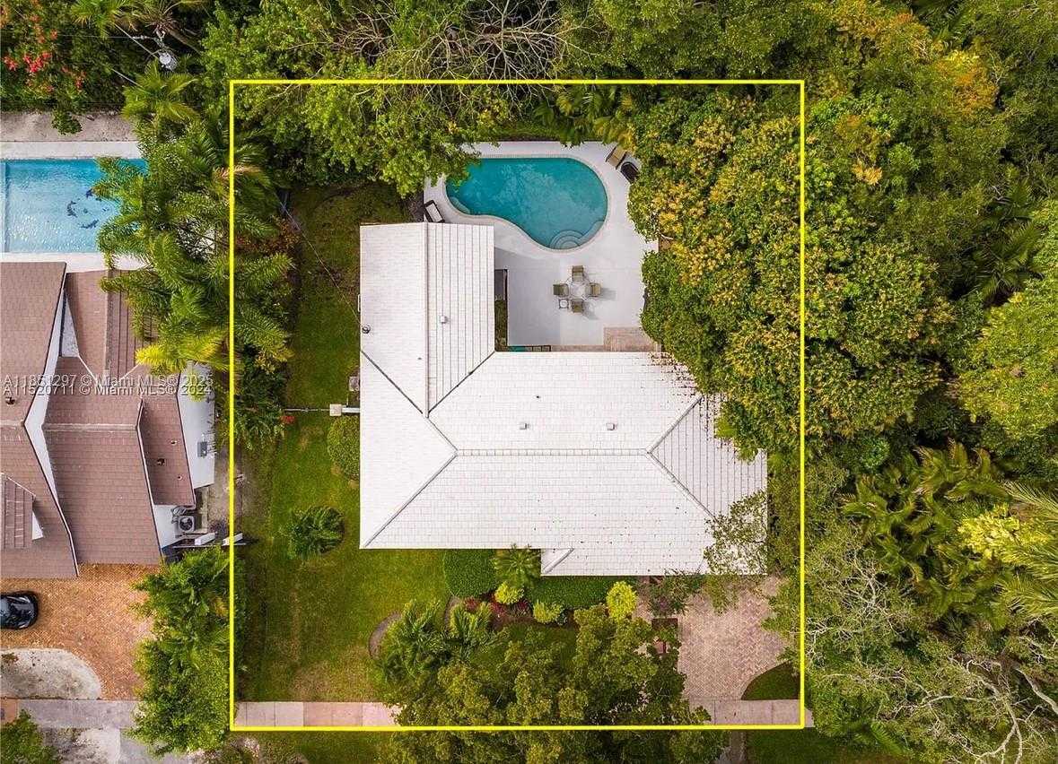 Small Image of 7300 MINDELLO ST, Coral Gables Number 3