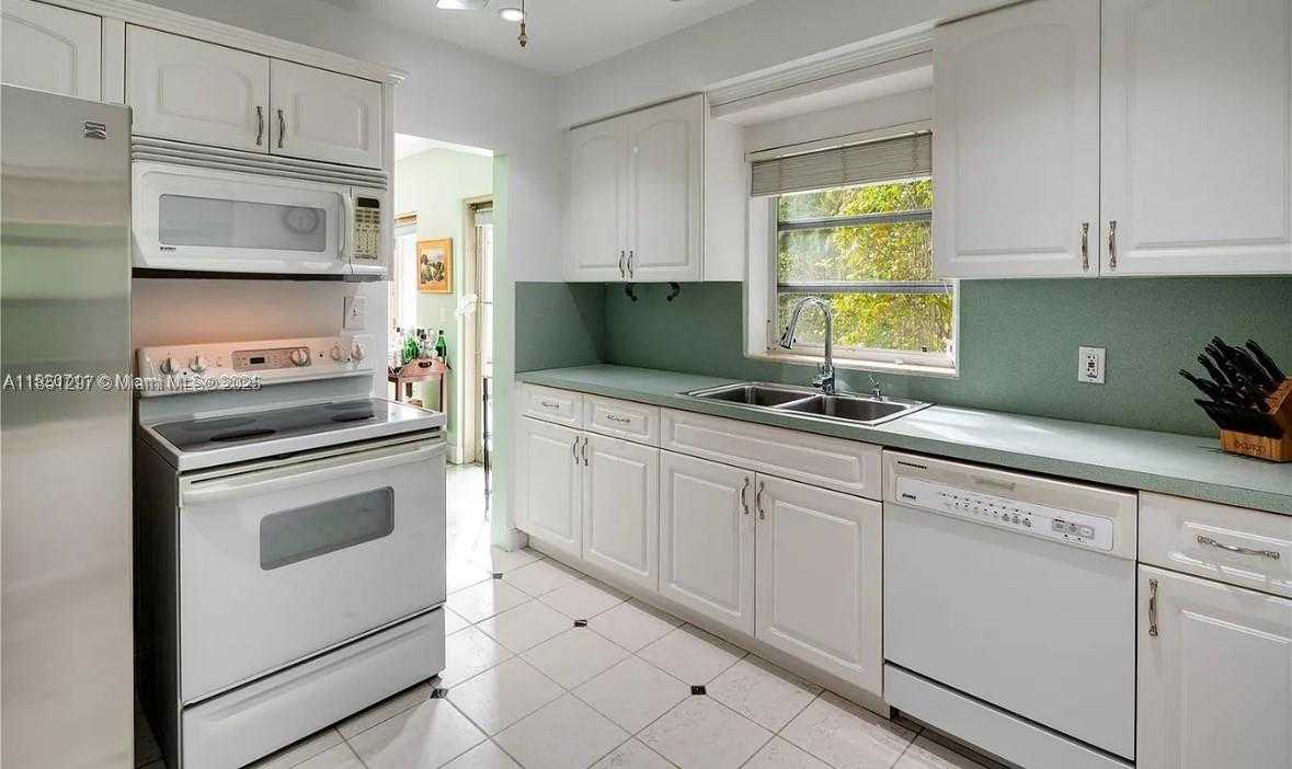Small Image of 7300 MINDELLO ST, Coral Gables Number 6