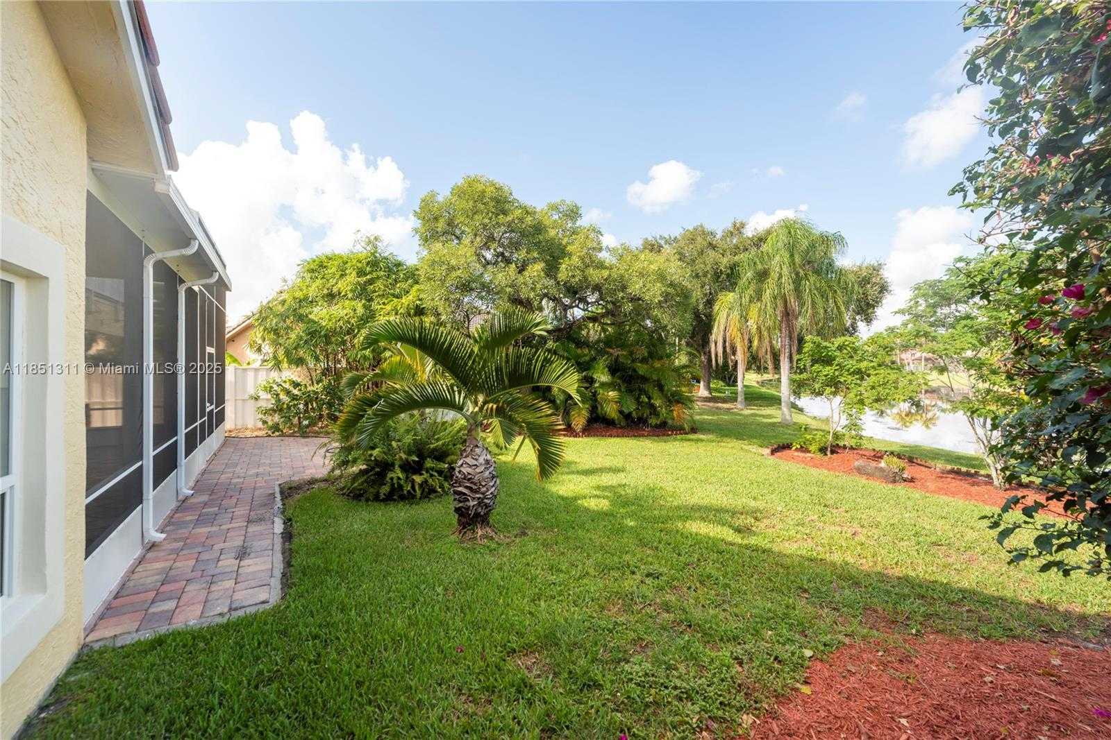 Small Image of 1075 SAN LUIS REY, Weston Number 28