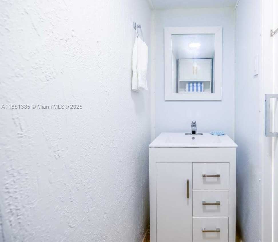 Small Image of 14354 SOUTH WEST 113TH TER, Miami Number 27