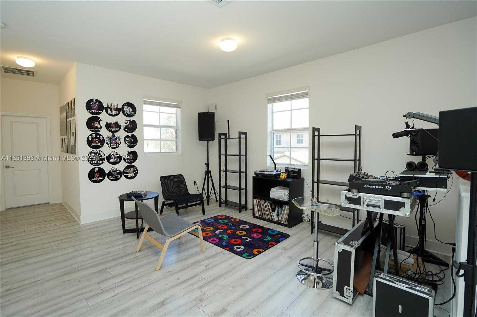 Small Image of 11587 SOUTH WEST 246TH TER, Homestead Number 29