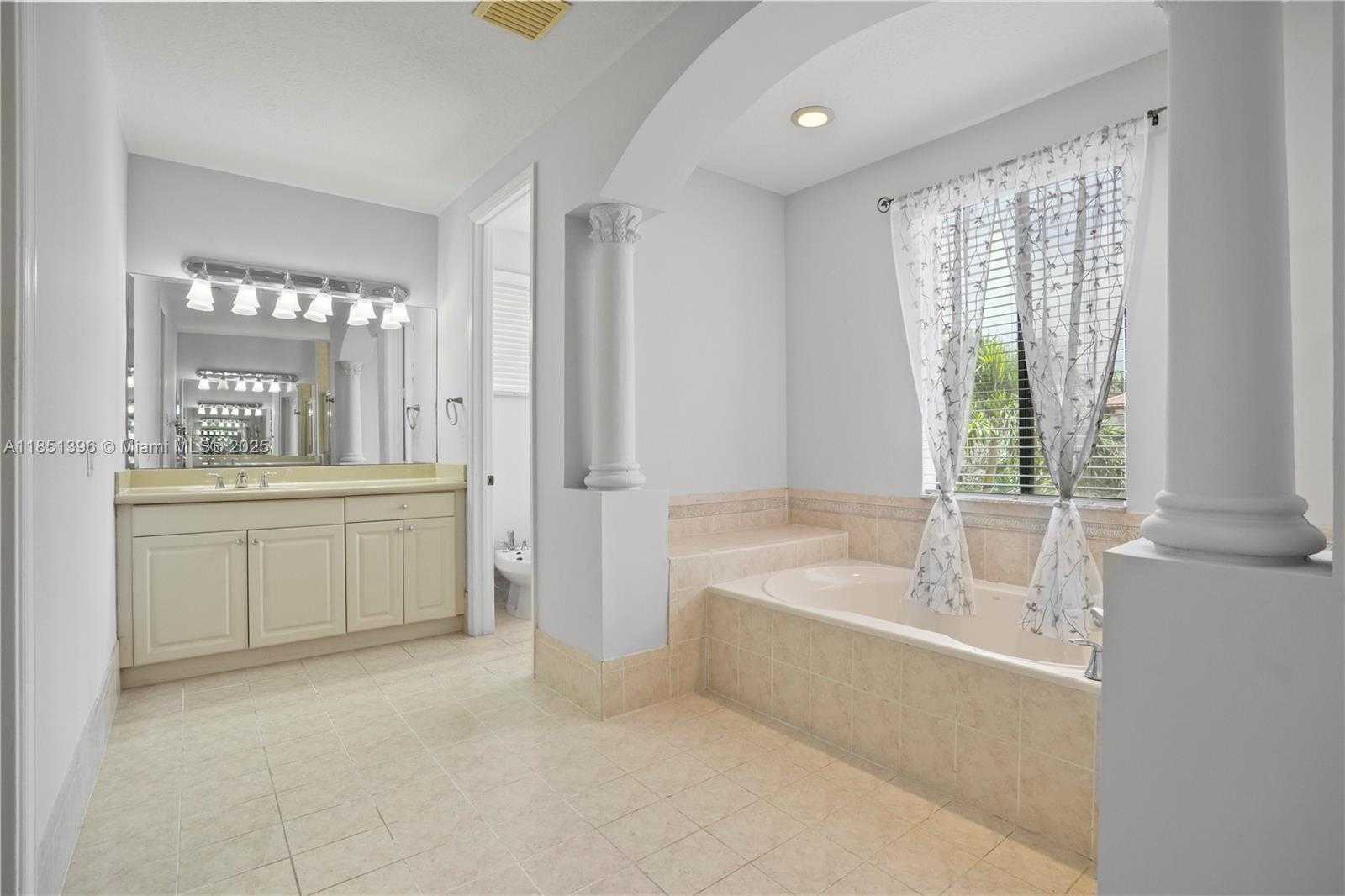 Small Image of 7714 SOUTH WEST 193RD ST, Cutler Bay Number 34