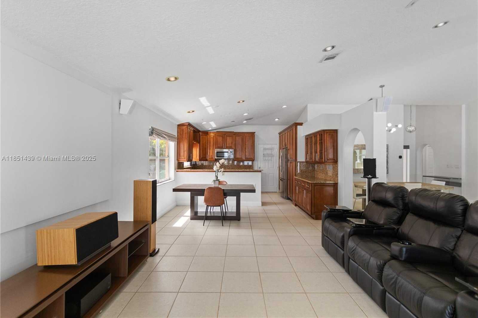 Small Image of 14321 SOUTH WEST 33RD CT, Miramar Number 13
