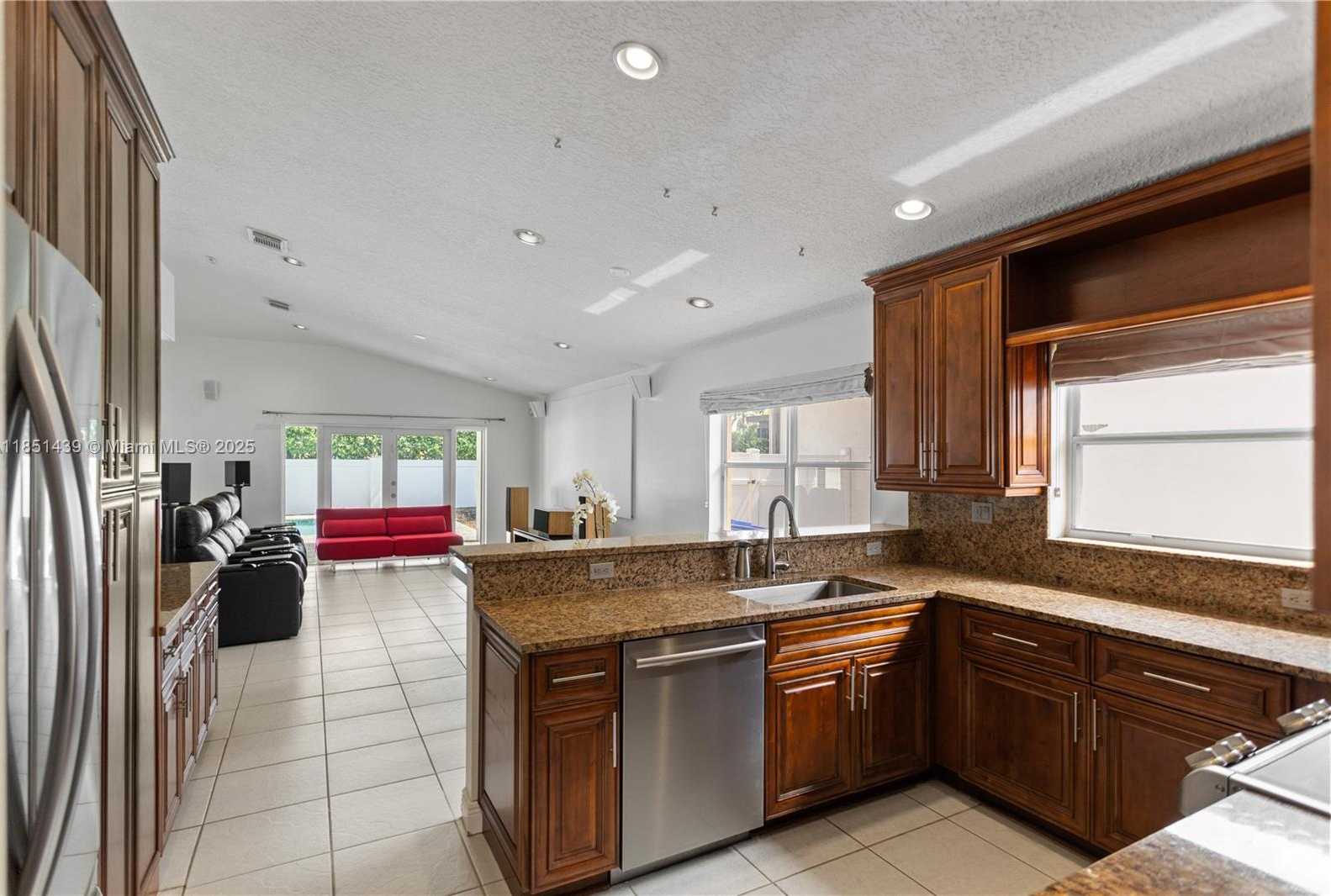 Small Image of 14321 SOUTH WEST 33RD CT, Miramar Number 16