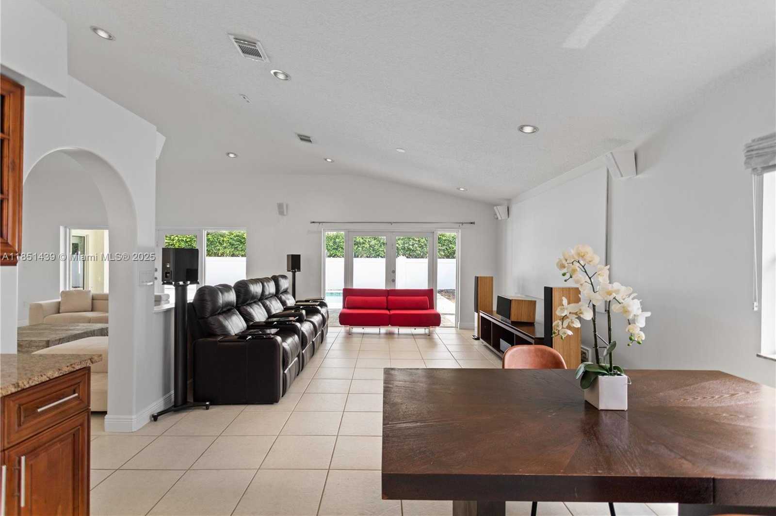 Small Image of 14321 SOUTH WEST 33RD CT, Miramar Number 19